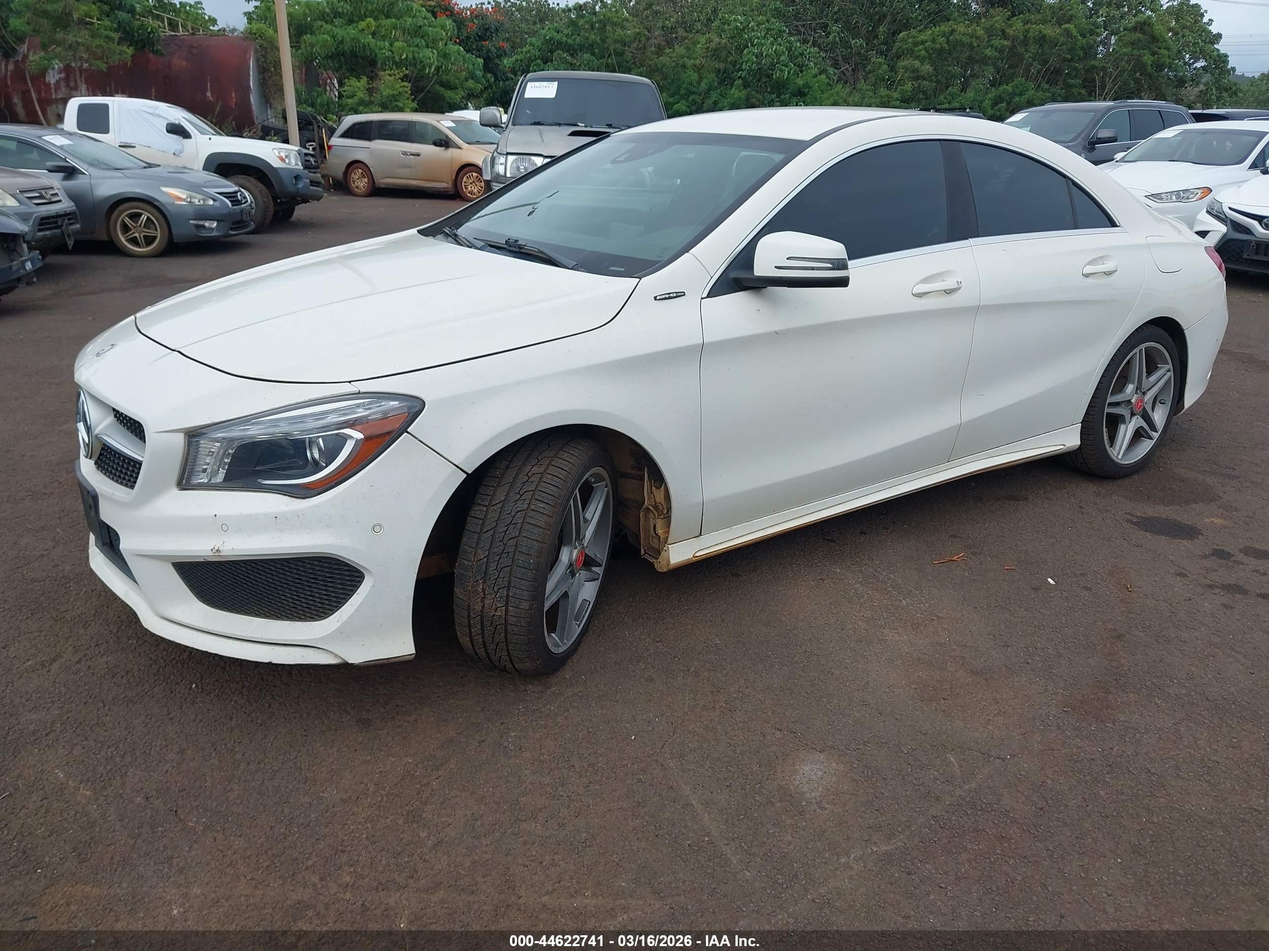 2014 Mercedes-benz Cla 250   White vin: WDDSJ4EB2EN050518