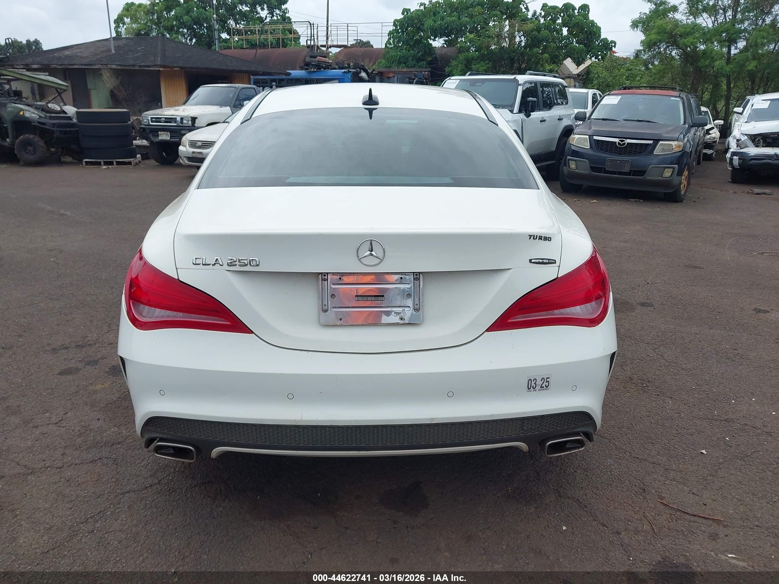 2014 Mercedes-benz Cla 250   White vin: WDDSJ4EB2EN050518