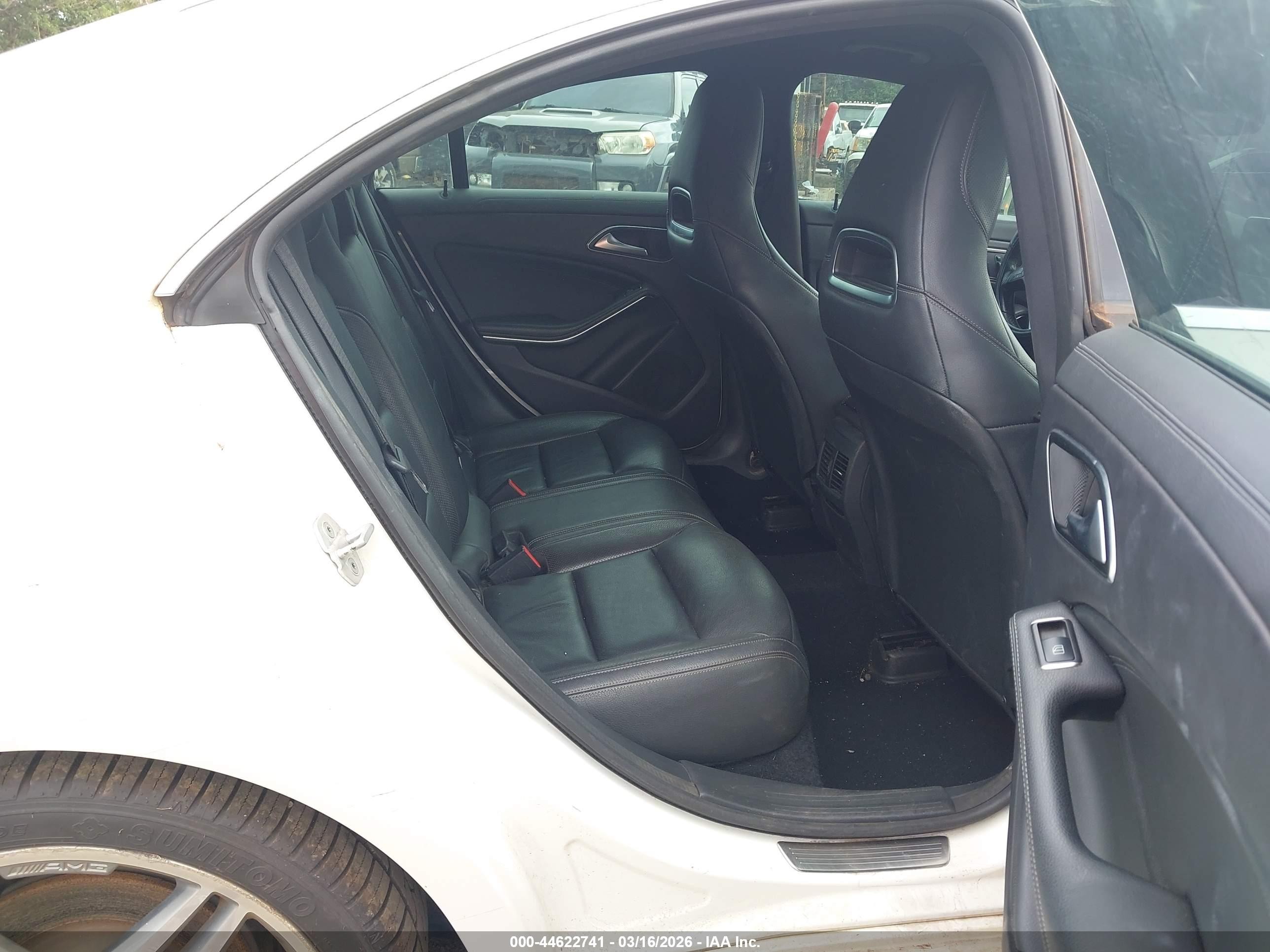 2014 Mercedes-benz Cla 250   White vin: WDDSJ4EB2EN050518