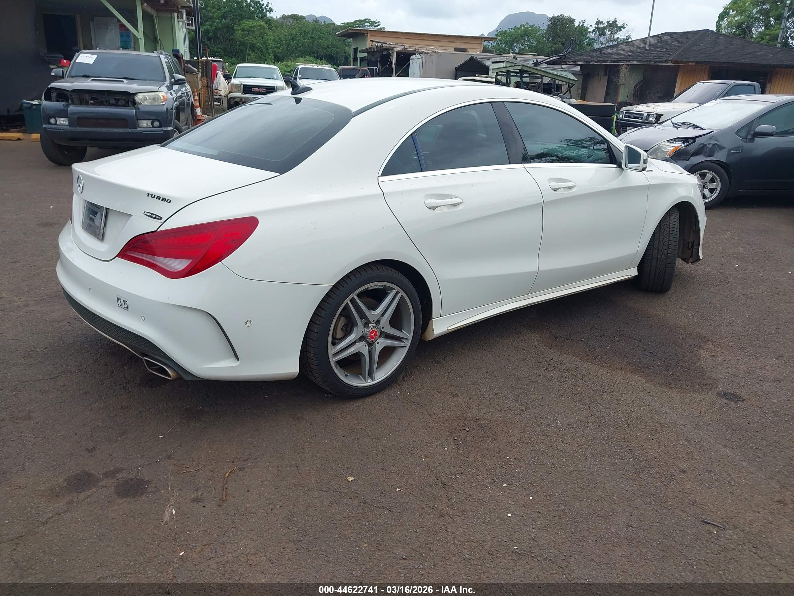 2014 Mercedes-benz Cla 250   White vin: WDDSJ4EB2EN050518