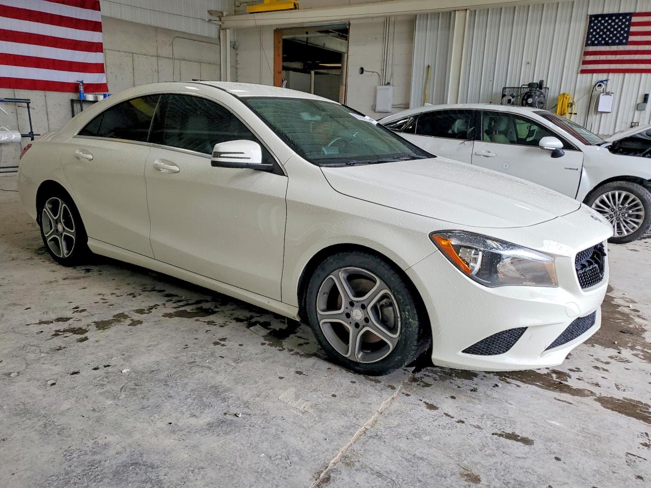 2014 Mercedes-benz Cla 250 White vin: WDDSJ4EB2EN052561