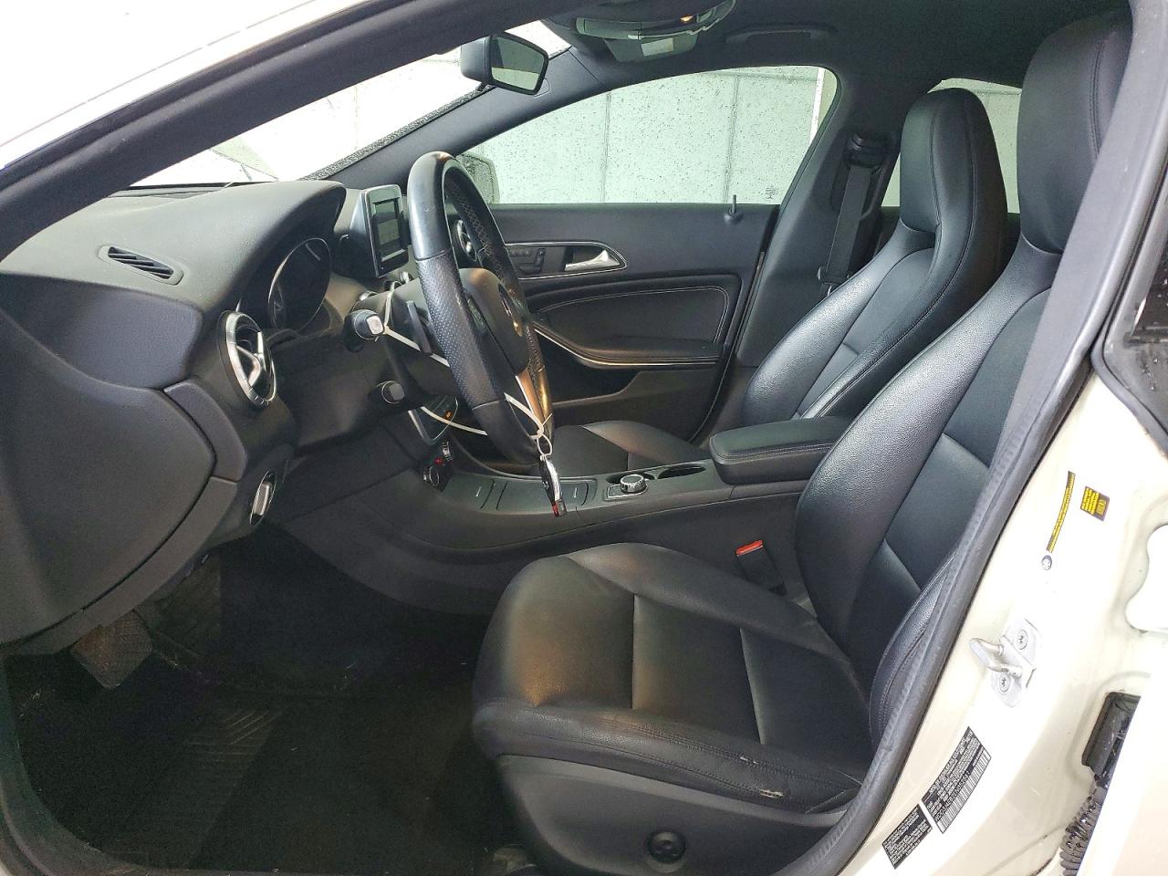 2014 Mercedes-benz Cla 250 White vin: WDDSJ4EB2EN052561