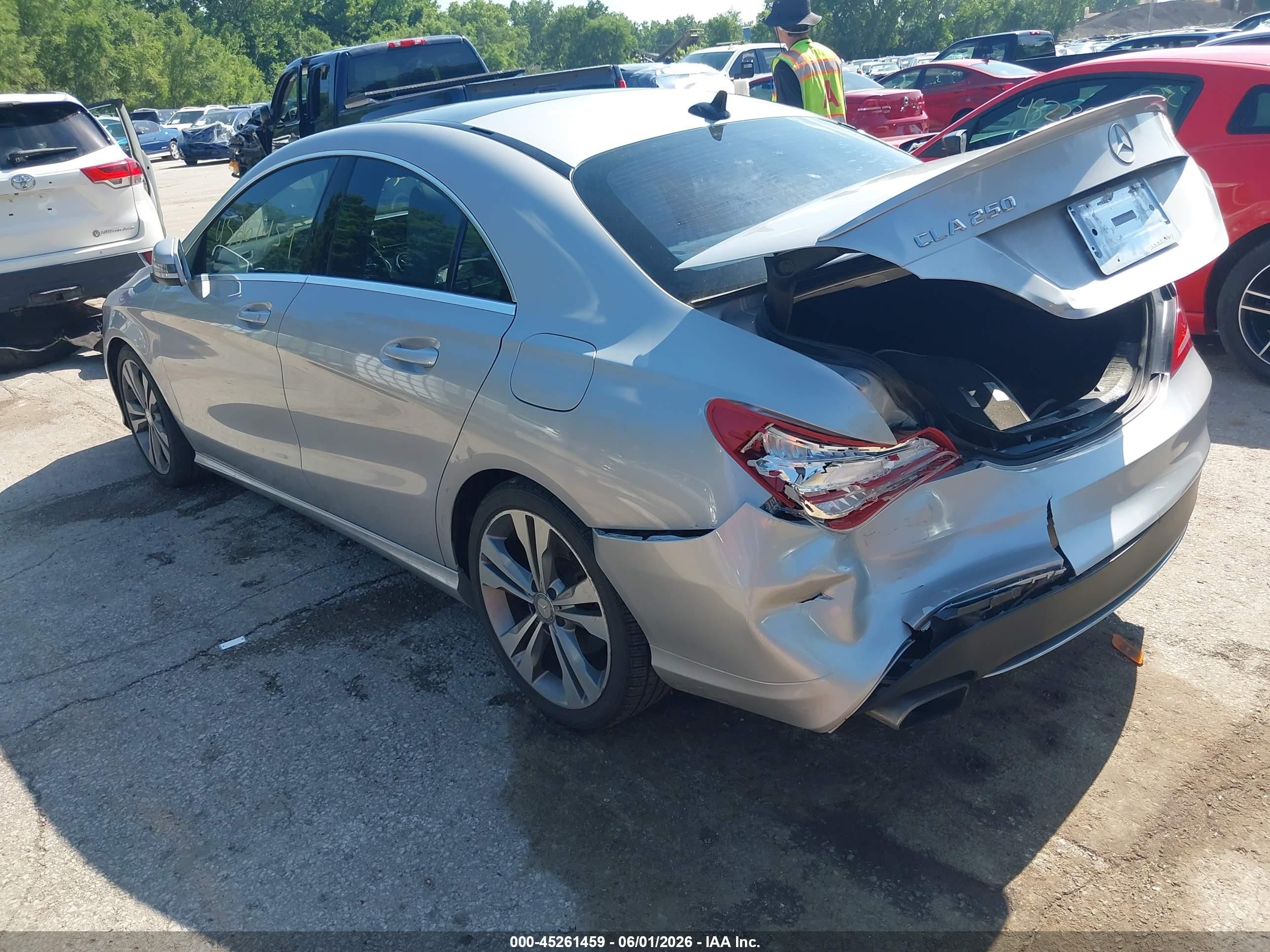 2014 Mercedes-benz Cla 250   Silver vin: WDDSJ4EB2EN053662