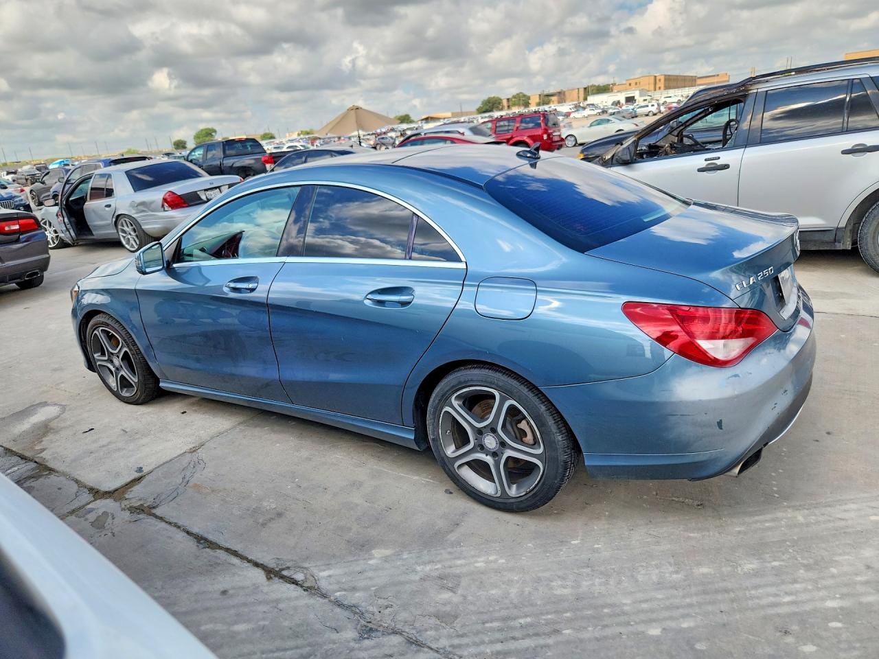 2014 Mercedes-benz Cla 250 Blue vin: WDDSJ4EB2EN064371