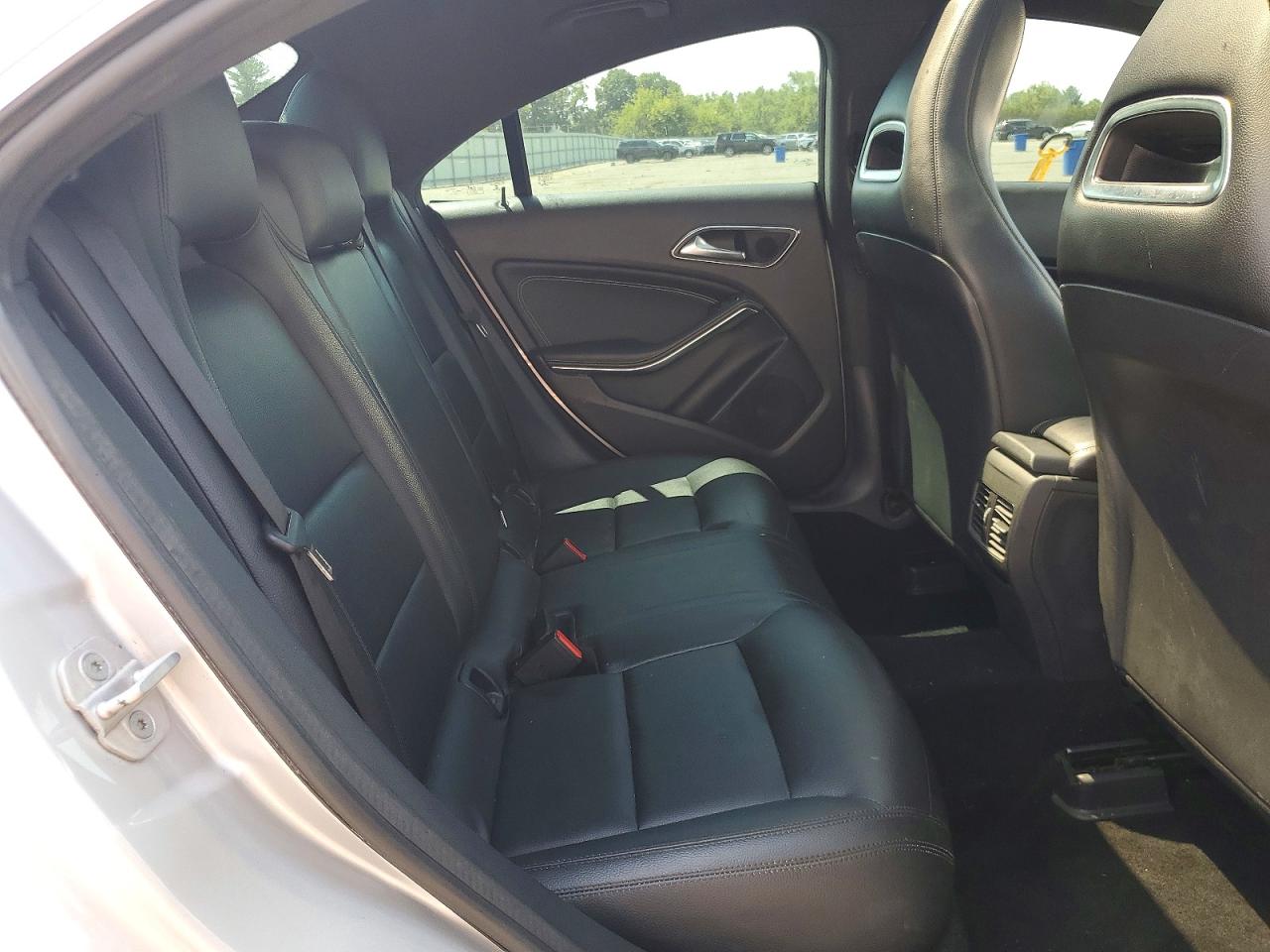 2014 Mercedes-benz Cla 250 Silver vin: WDDSJ4EB2EN088847