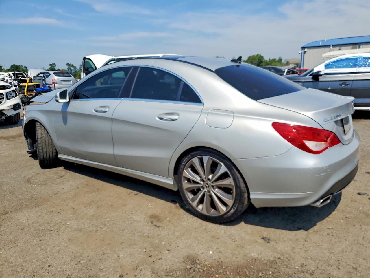 2014 Mercedes-benz Cla 250 Silver vin: WDDSJ4EB2EN088847