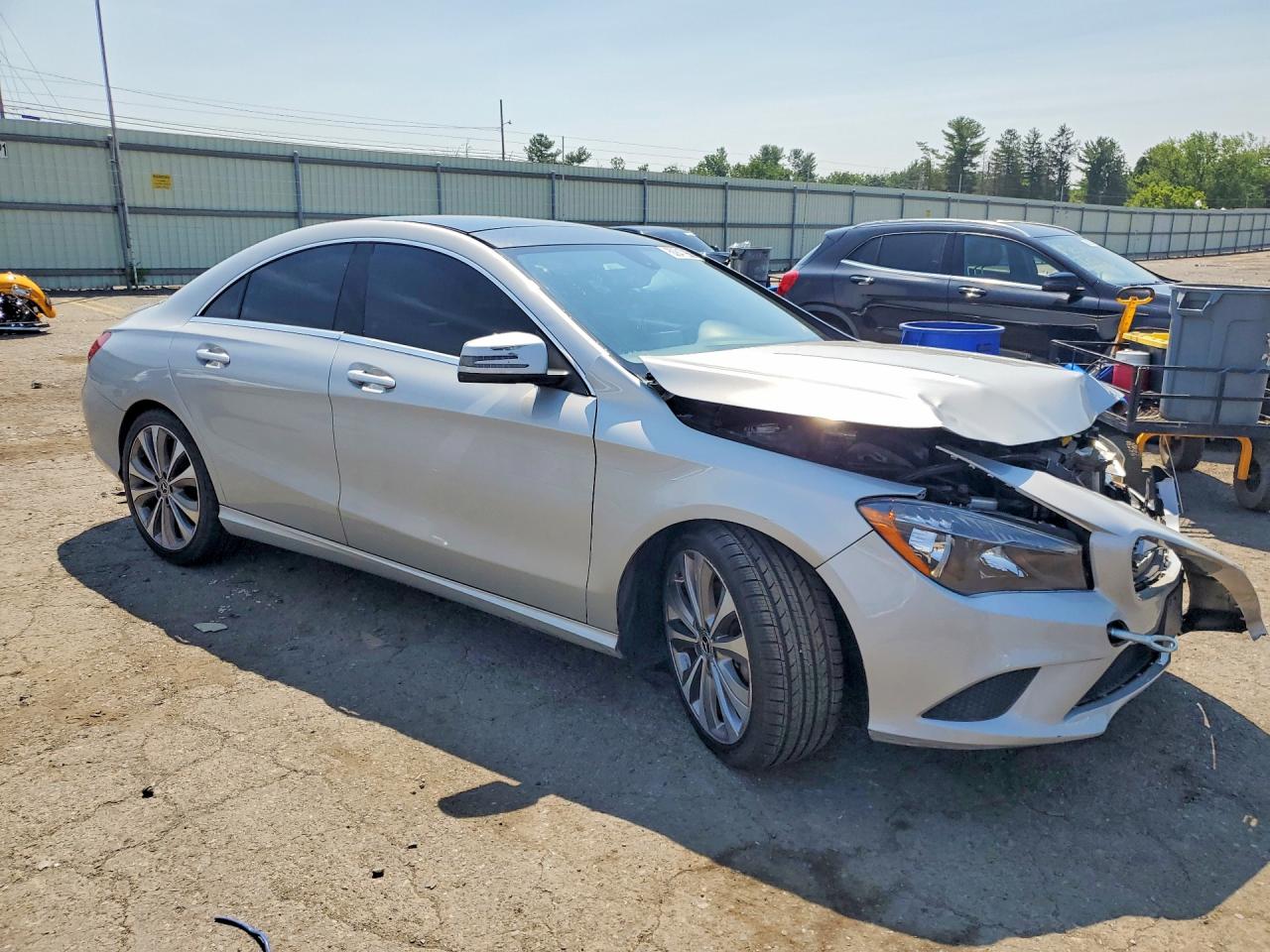 2014 Mercedes-benz Cla 250 Silver vin: WDDSJ4EB2EN088847