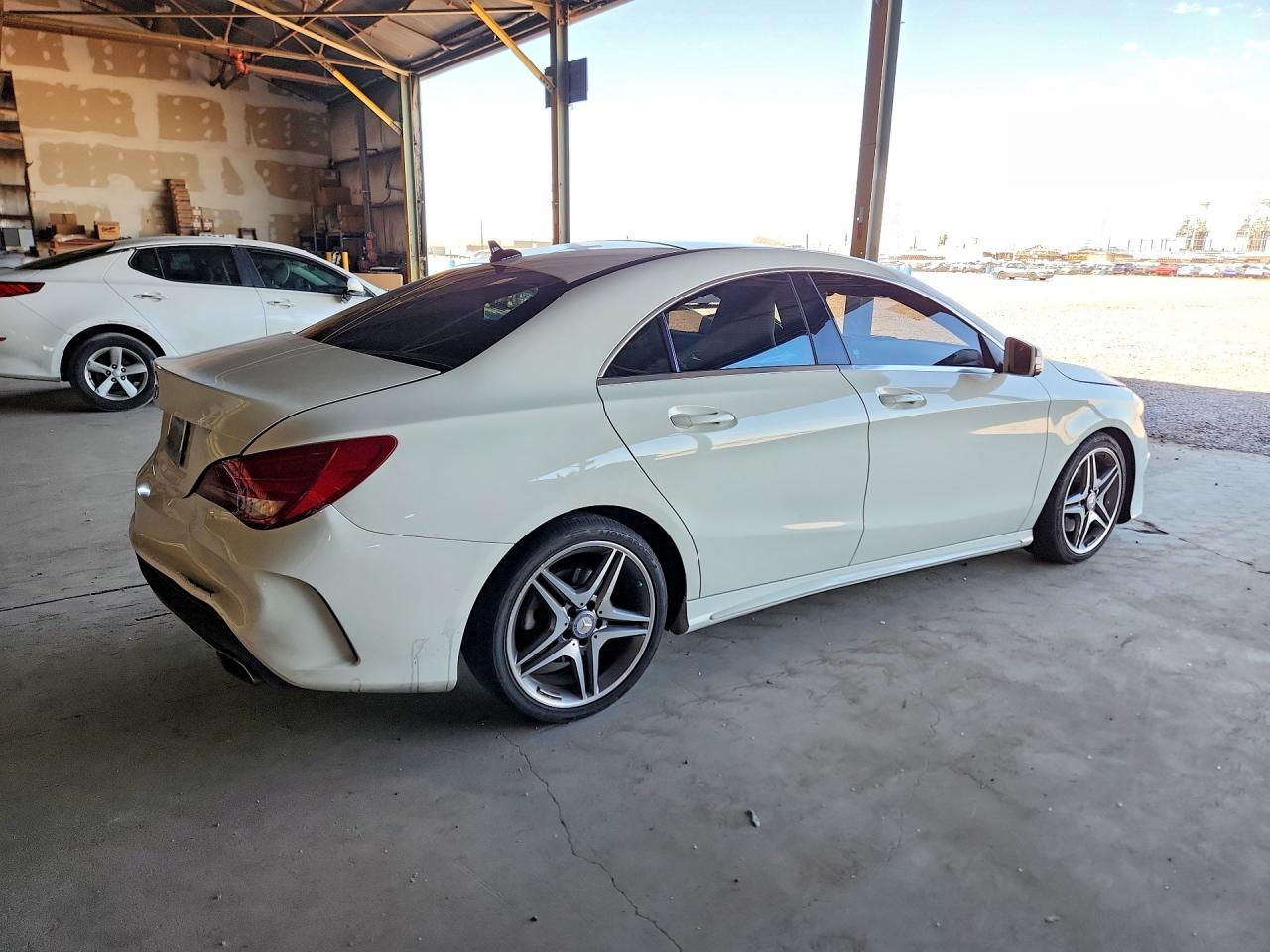 2014 Mercedes-benz Cla 250 White vin: WDDSJ4EB2EN151459
