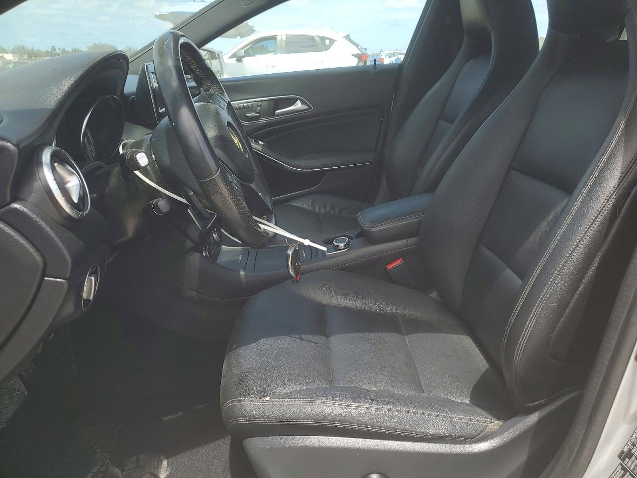 2014 Mercedes-benz Cla 250 Silver vin: WDDSJ4EB2EN156970