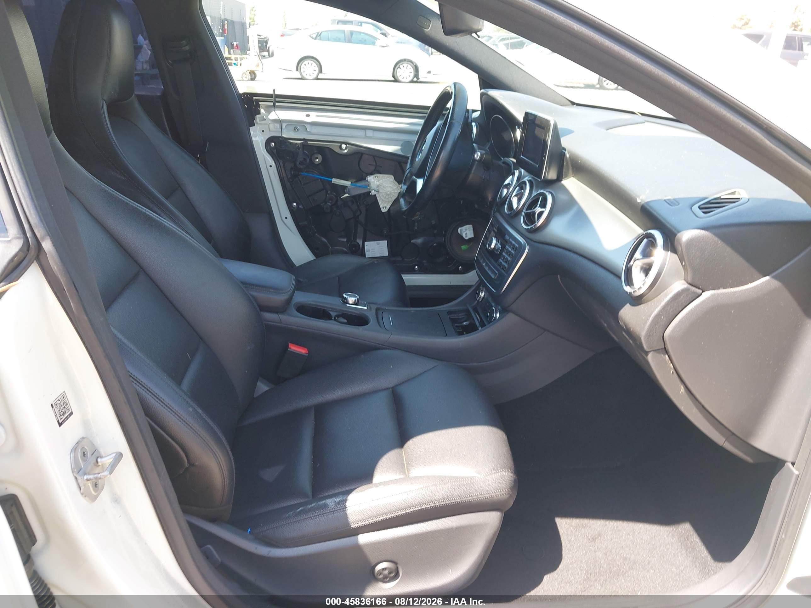 2014 Mercedes-benz Cla 250 Белый vin: WDDSJ4EB2EN157441