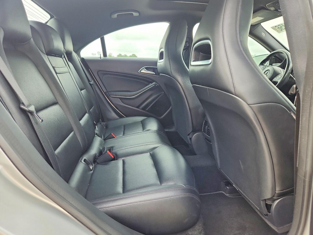 2015 Mercedes-benz Cla 250 Silver vin: WDDSJ4EB2FN177139