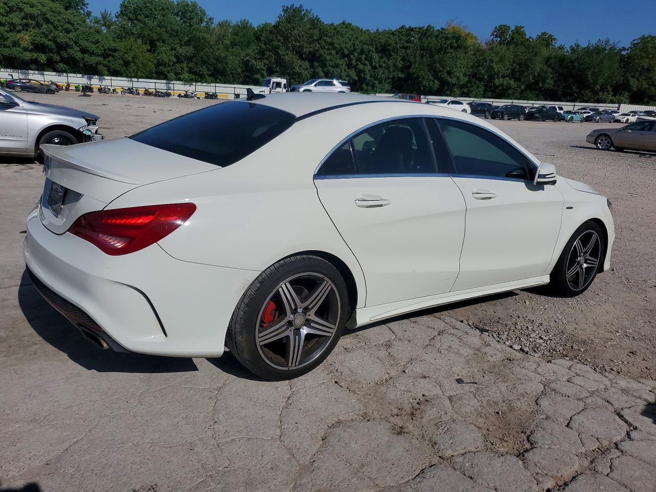 2015 Mercedes-benz Cla 250 Белый vin: WDDSJ4EB2FN179165
