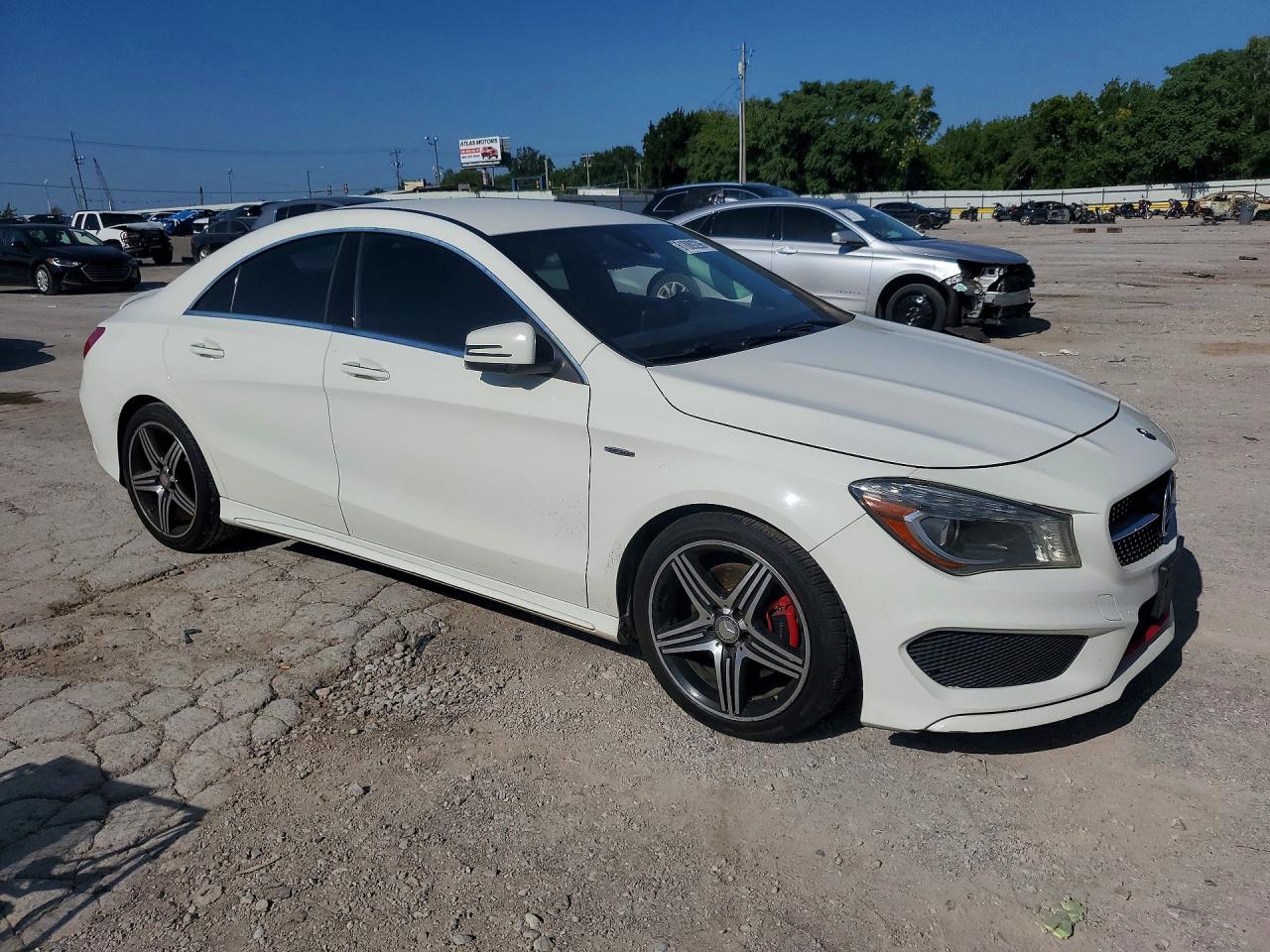 2015 Mercedes-benz Cla 250 Белый vin: WDDSJ4EB2FN179165