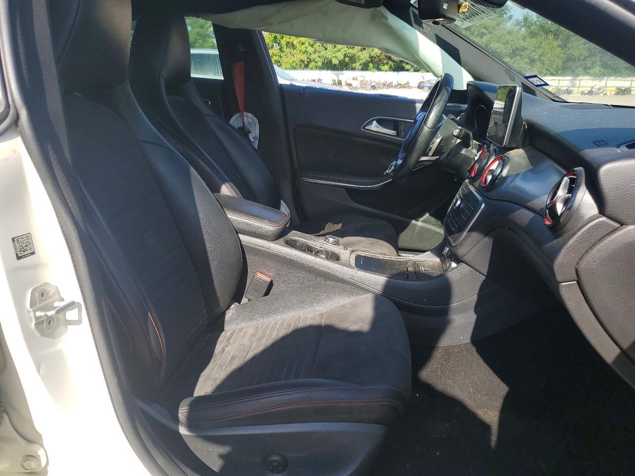 2015 Mercedes-benz Cla 250 Белый vin: WDDSJ4EB2FN179165