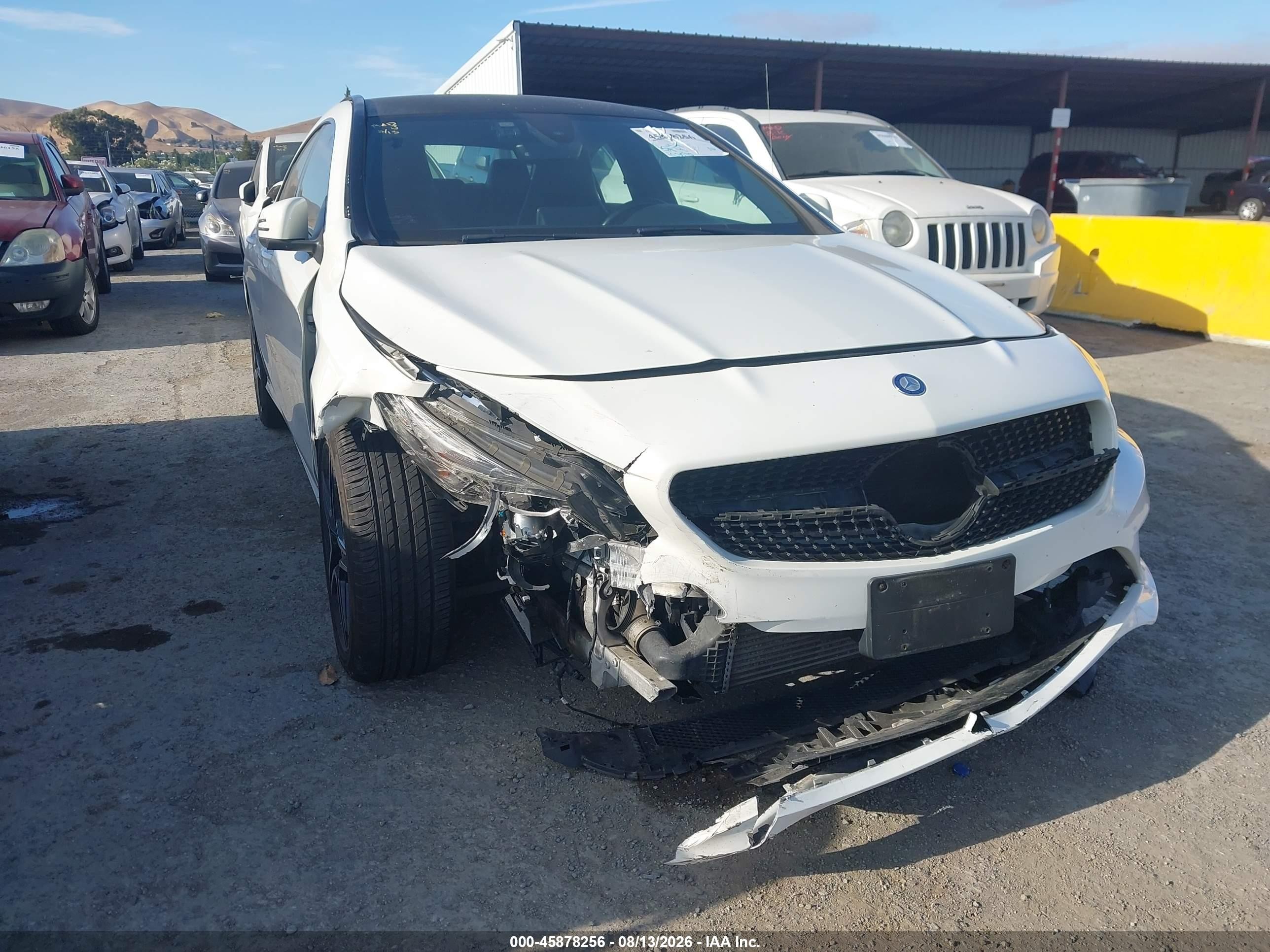 2015 Mercedes-benz Cla 250 White vin: WDDSJ4EB2FN200676