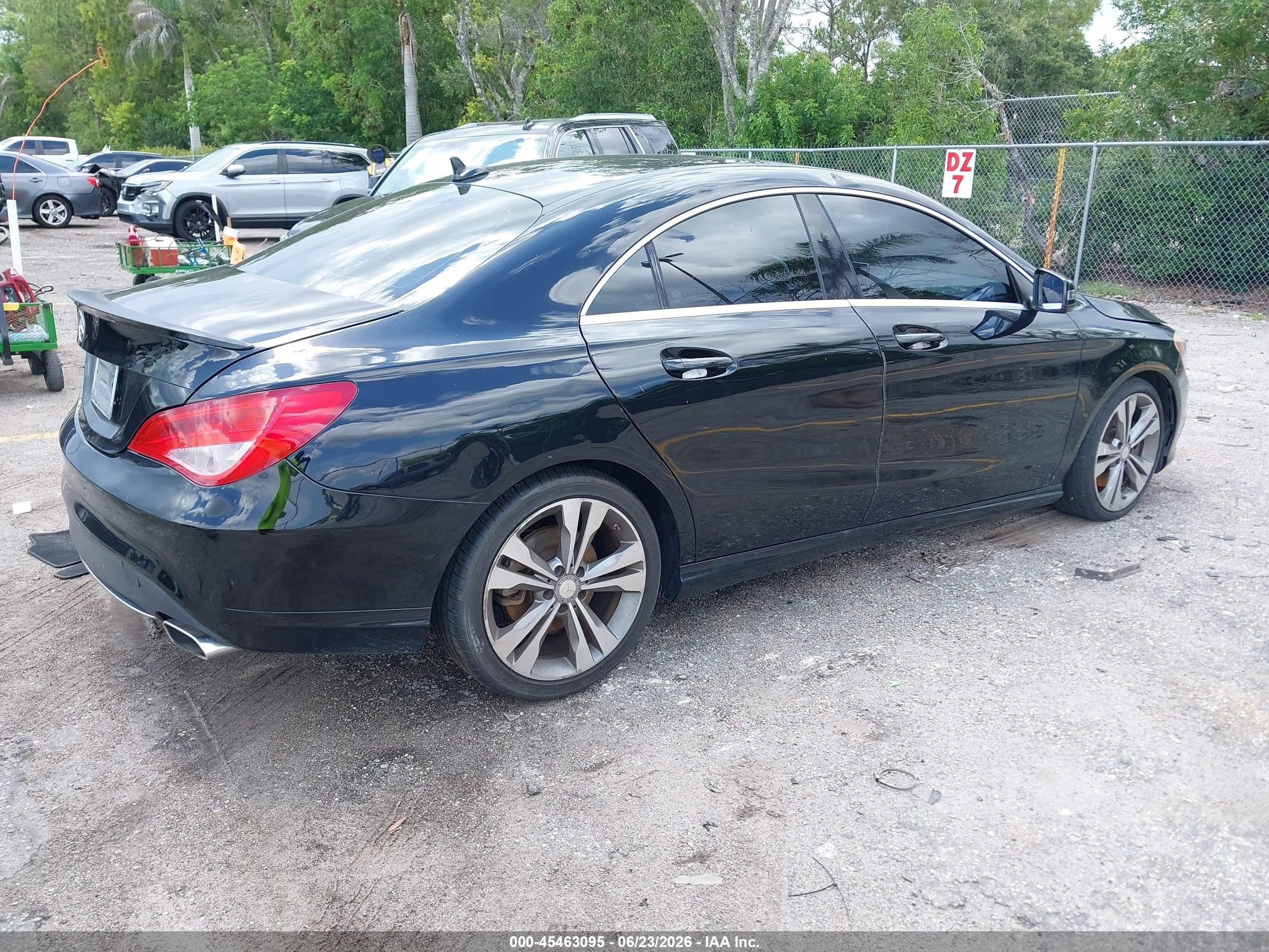 2015 Mercedes-benz Cla 250   Black vin: WDDSJ4EB2FN221043