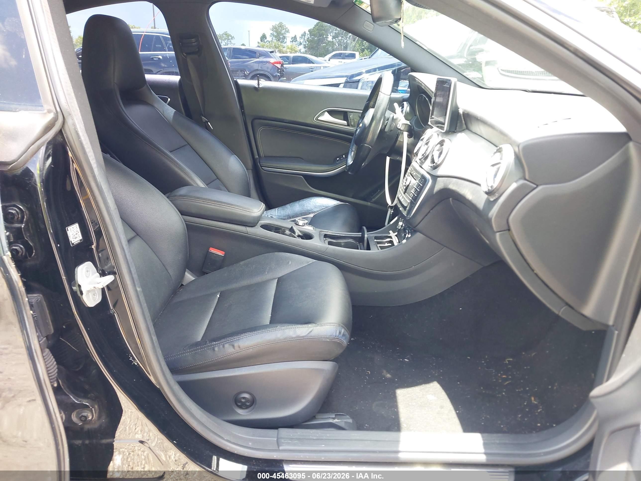 2015 Mercedes-benz Cla 250   Black vin: WDDSJ4EB2FN221043