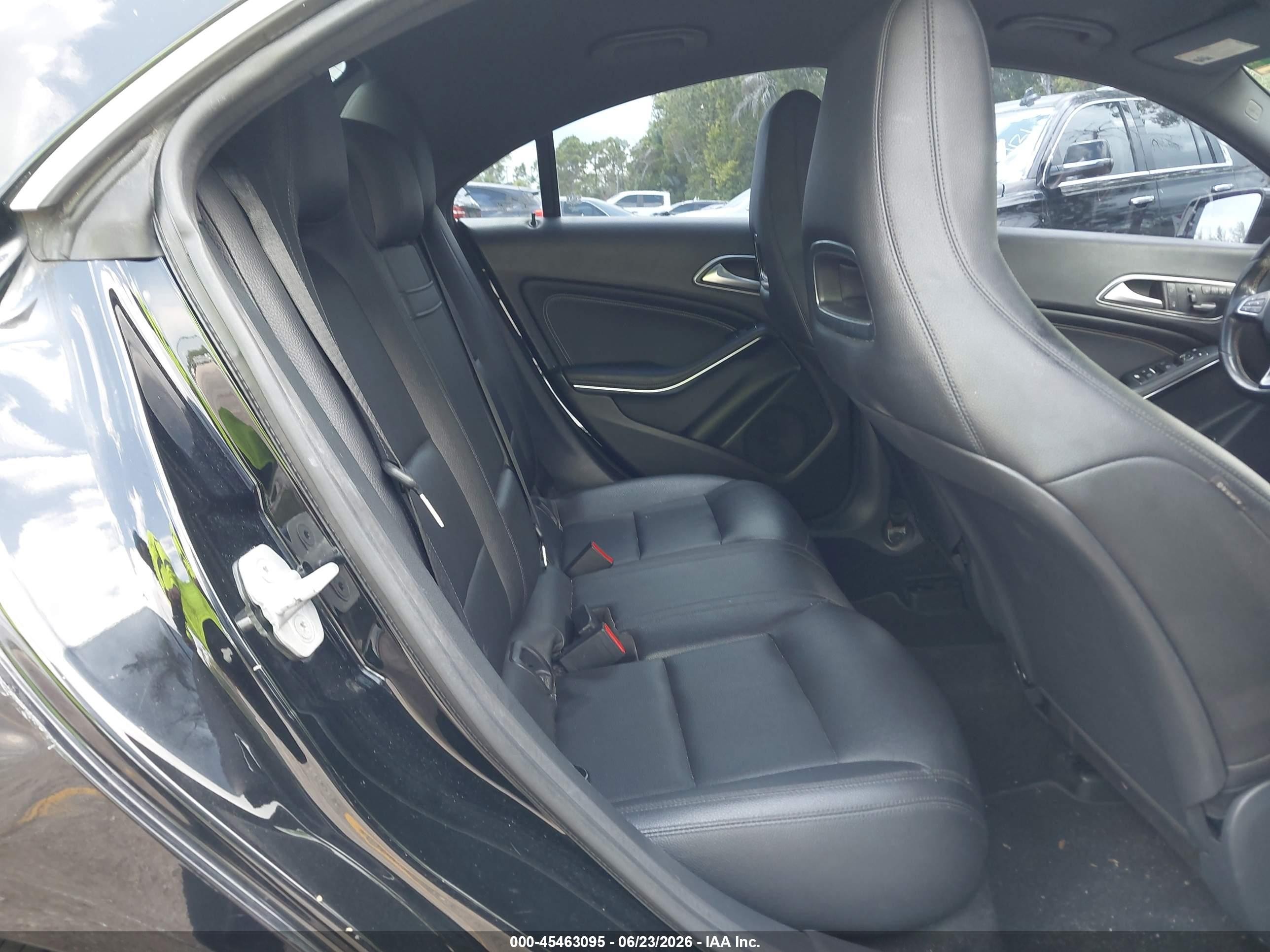 2015 Mercedes-benz Cla 250   Black vin: WDDSJ4EB2FN221043