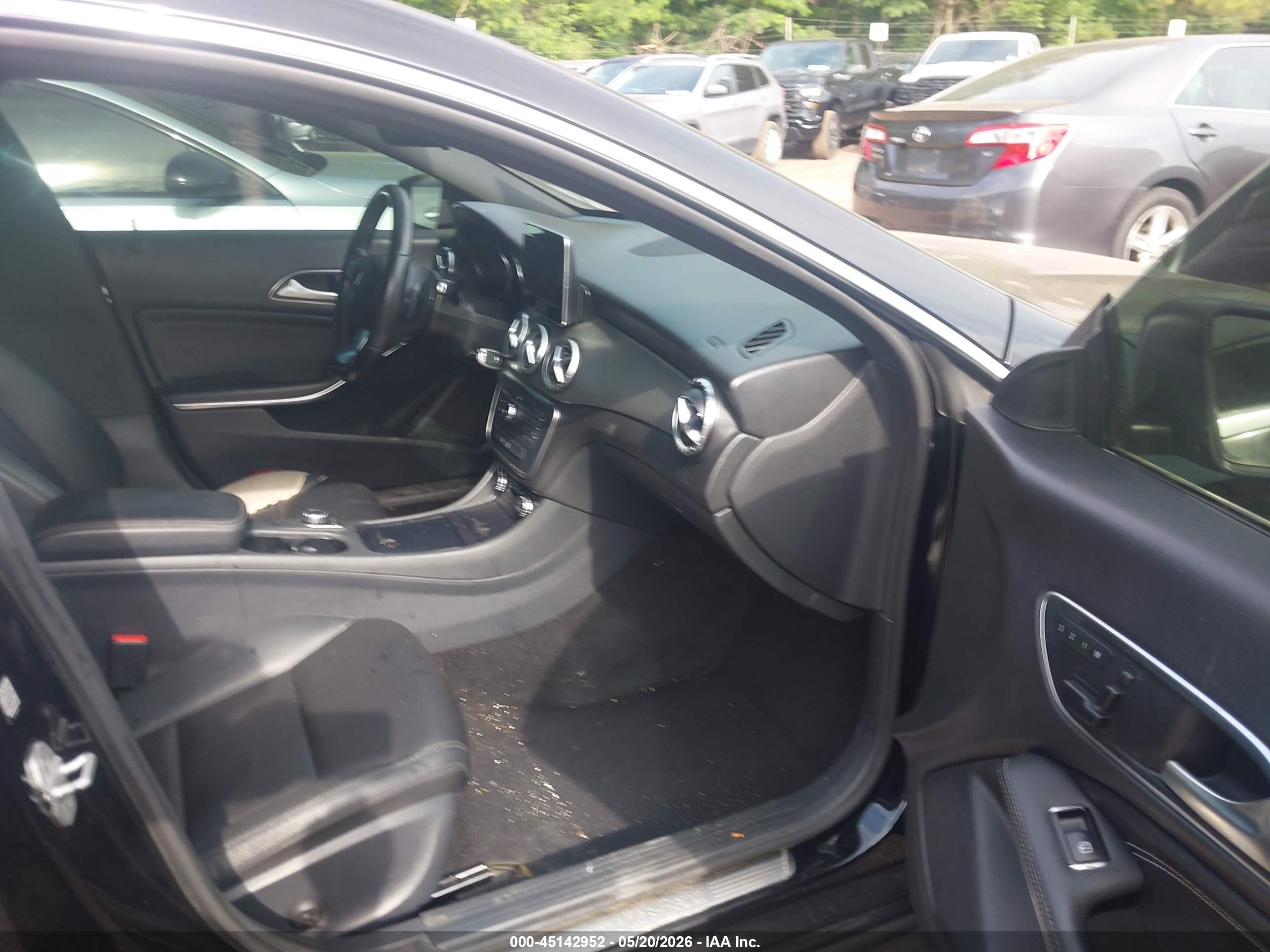 2015 Mercedes-benz Cla 250   Black vin: WDDSJ4EB2FN262692
