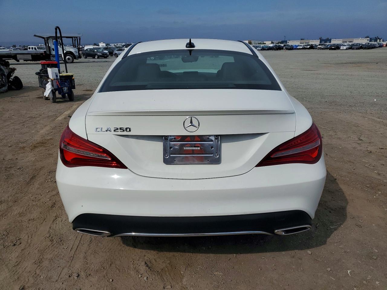 2018 Mercedes-benz Cla 250 White vin: WDDSJ4EB2JN566002
