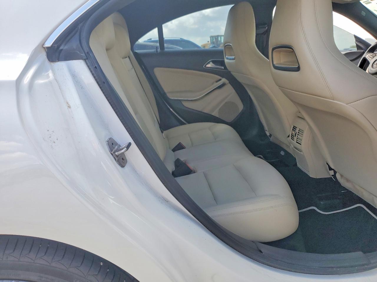 2019 Mercedes-benz Cla 250 White vin: WDDSJ4EB2KN729877