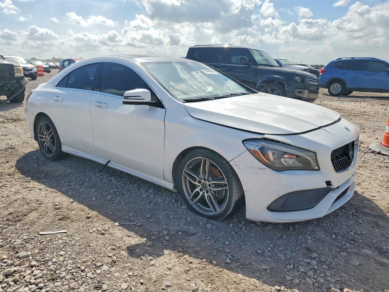 2019 Mercedes-benz Cla 250 White vin: WDDSJ4EB2KN729877