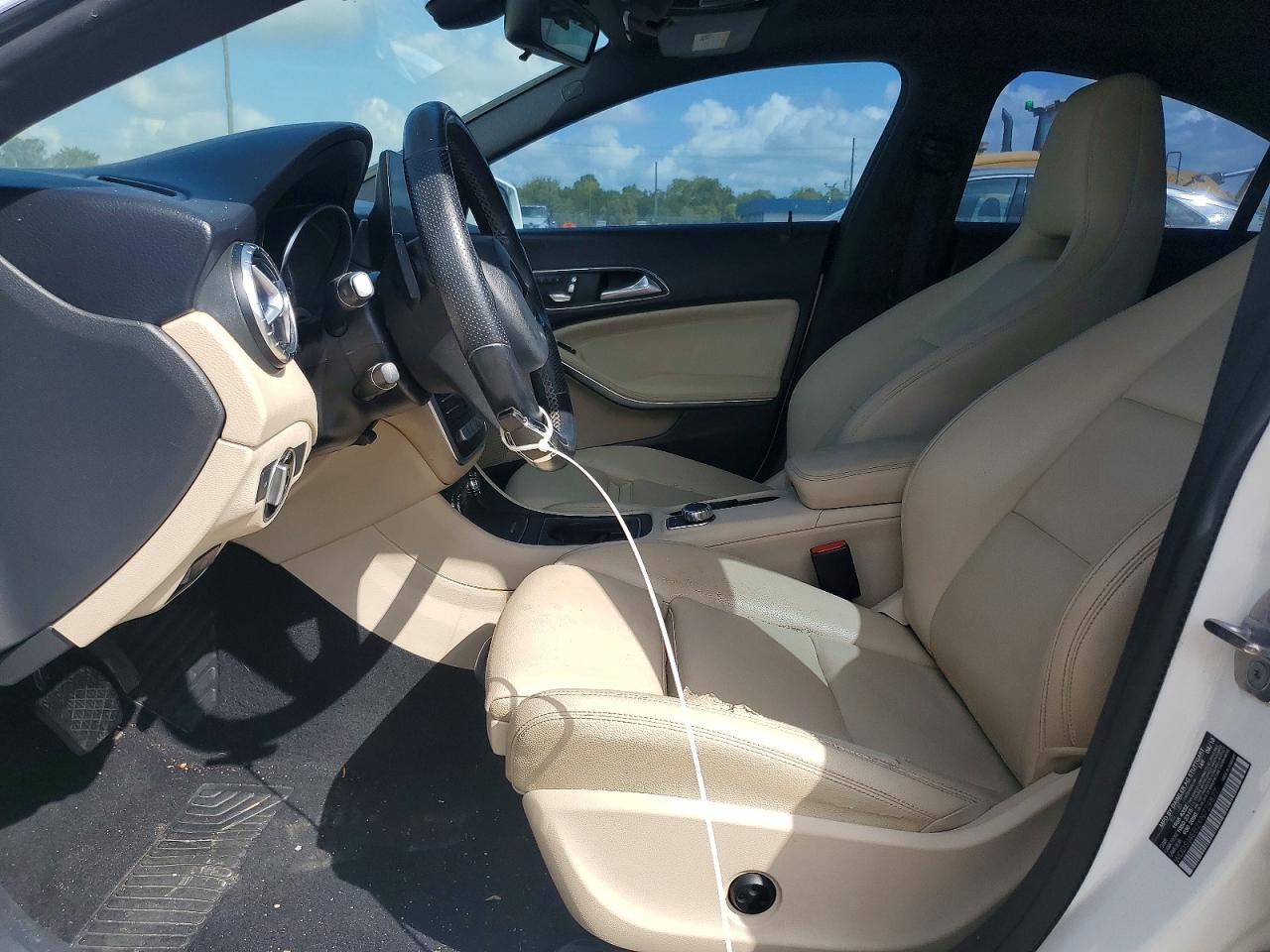 2019 Mercedes-benz Cla 250 White vin: WDDSJ4EB2KN729877