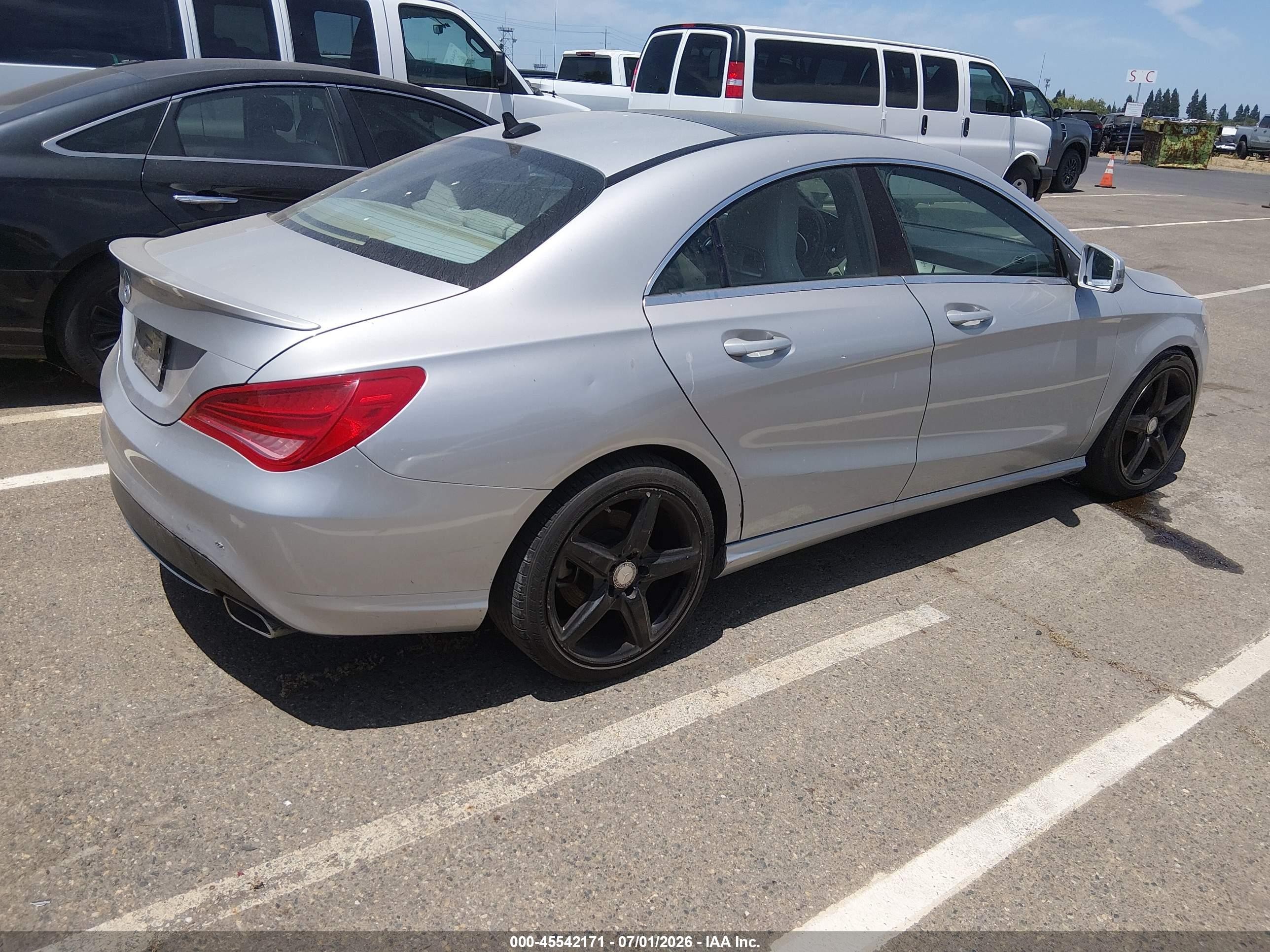 2014 Mercedes-benz Cla 250   Silver vin: WDDSJ4EB3EN038443
