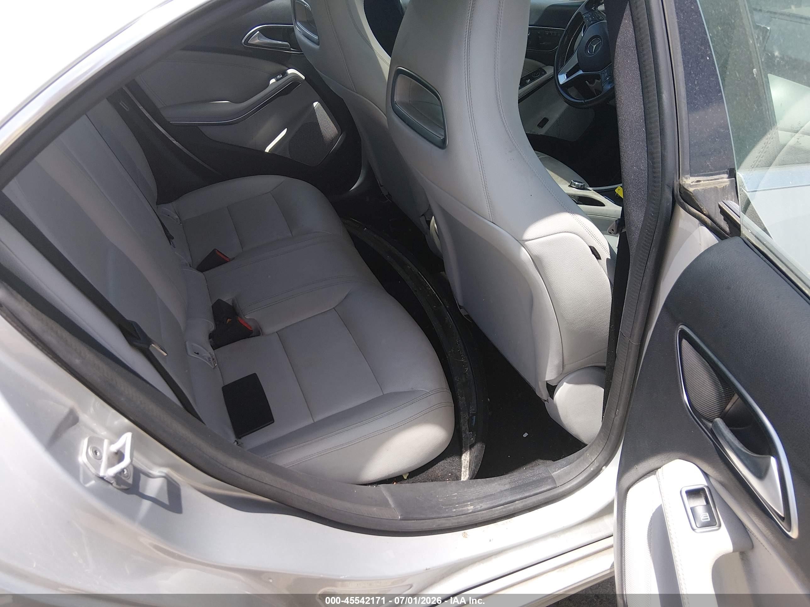 2014 Mercedes-benz Cla 250   Silver vin: WDDSJ4EB3EN038443