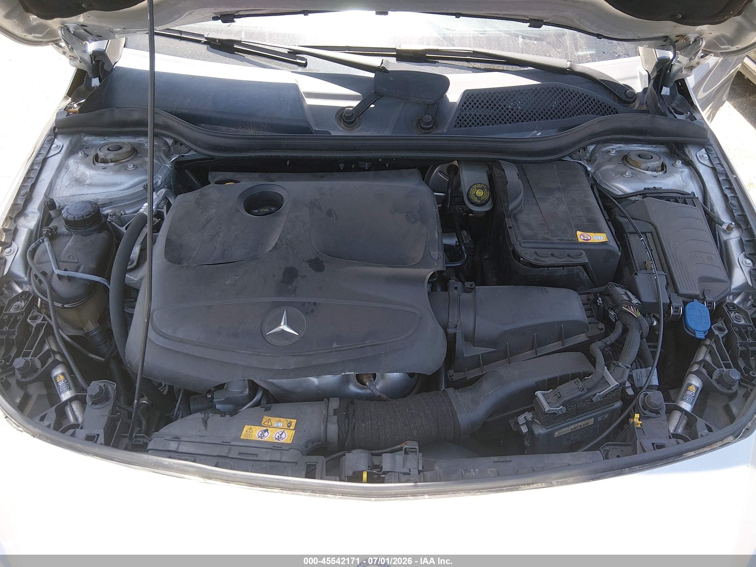 2014 Mercedes-benz Cla 250   Silver vin: WDDSJ4EB3EN038443