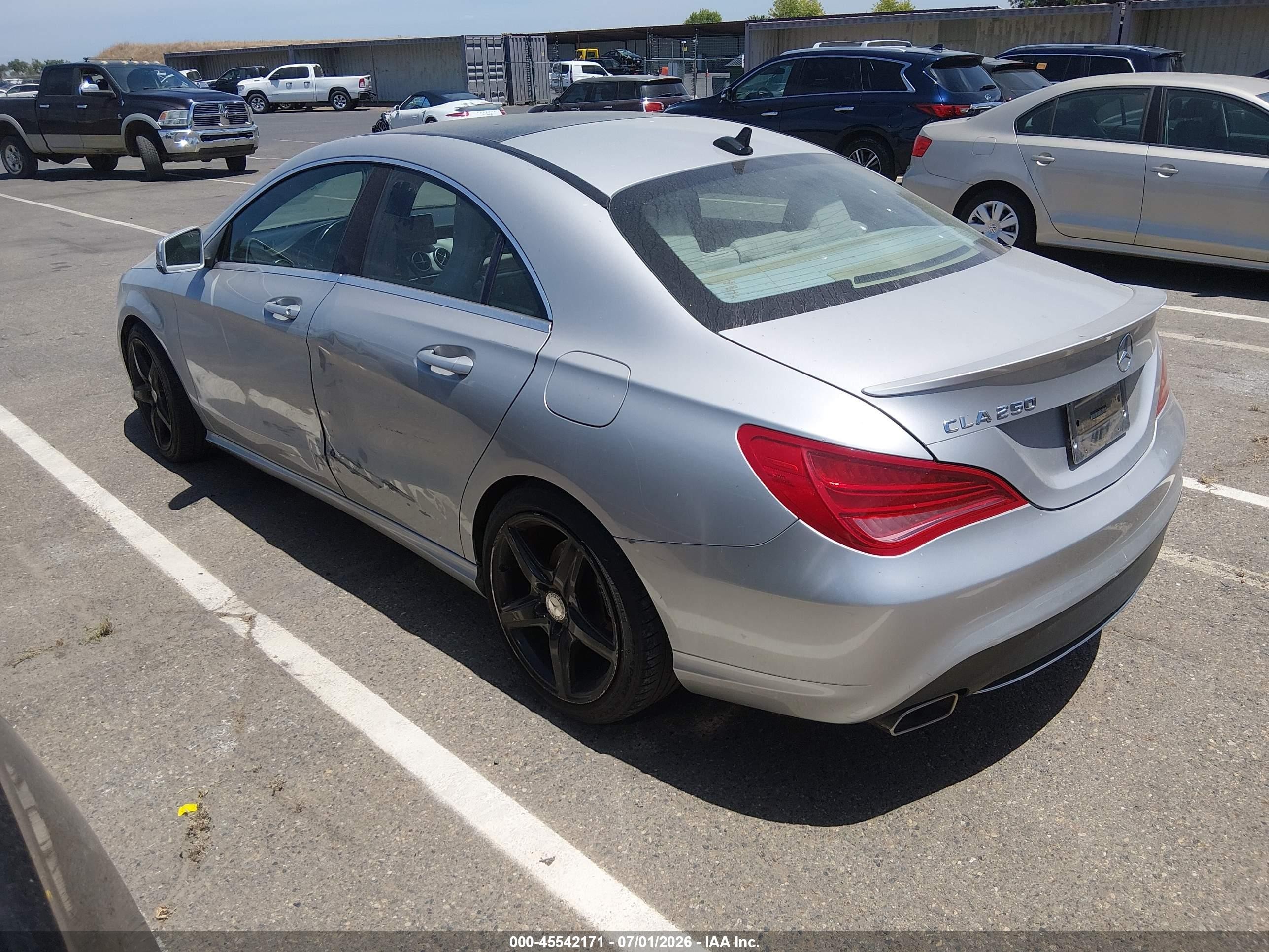2014 Mercedes-benz Cla 250   Silver vin: WDDSJ4EB3EN038443