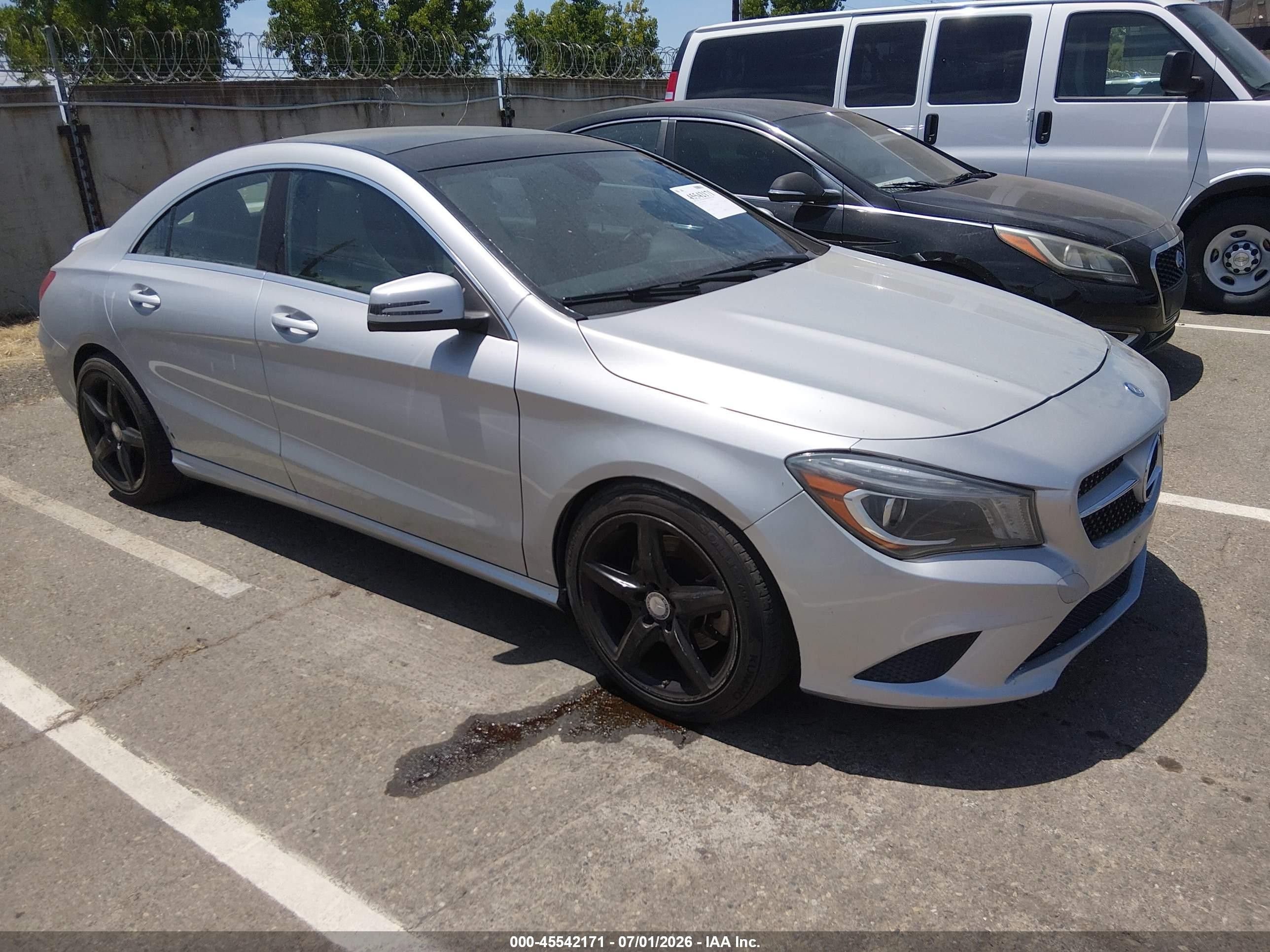 2014 Mercedes-benz Cla 250   Silver vin: WDDSJ4EB3EN038443