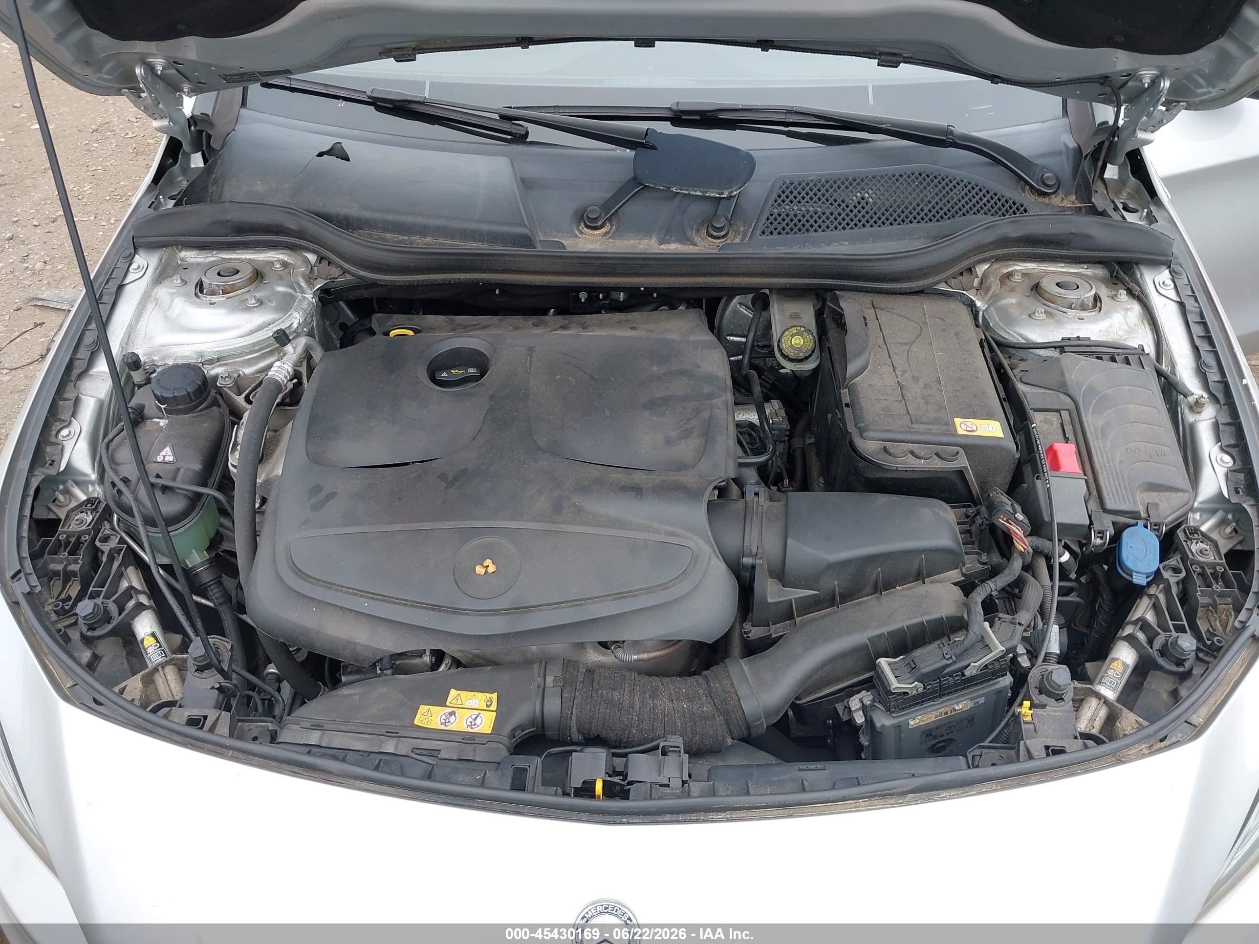 2014 Mercedes-benz Cla 250   Silver vin: WDDSJ4EB3EN040824