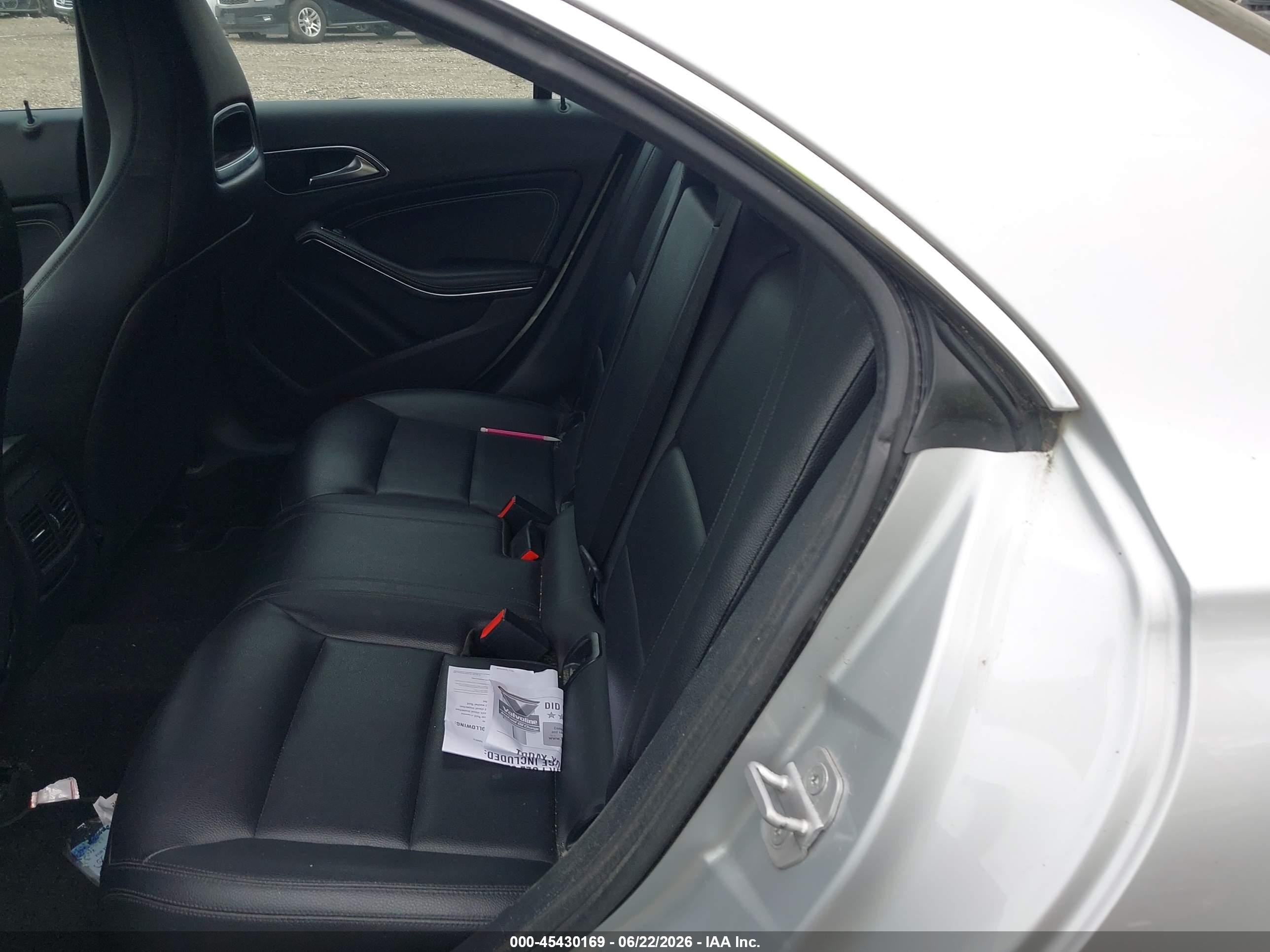 2014 Mercedes-benz Cla 250   Silver vin: WDDSJ4EB3EN040824