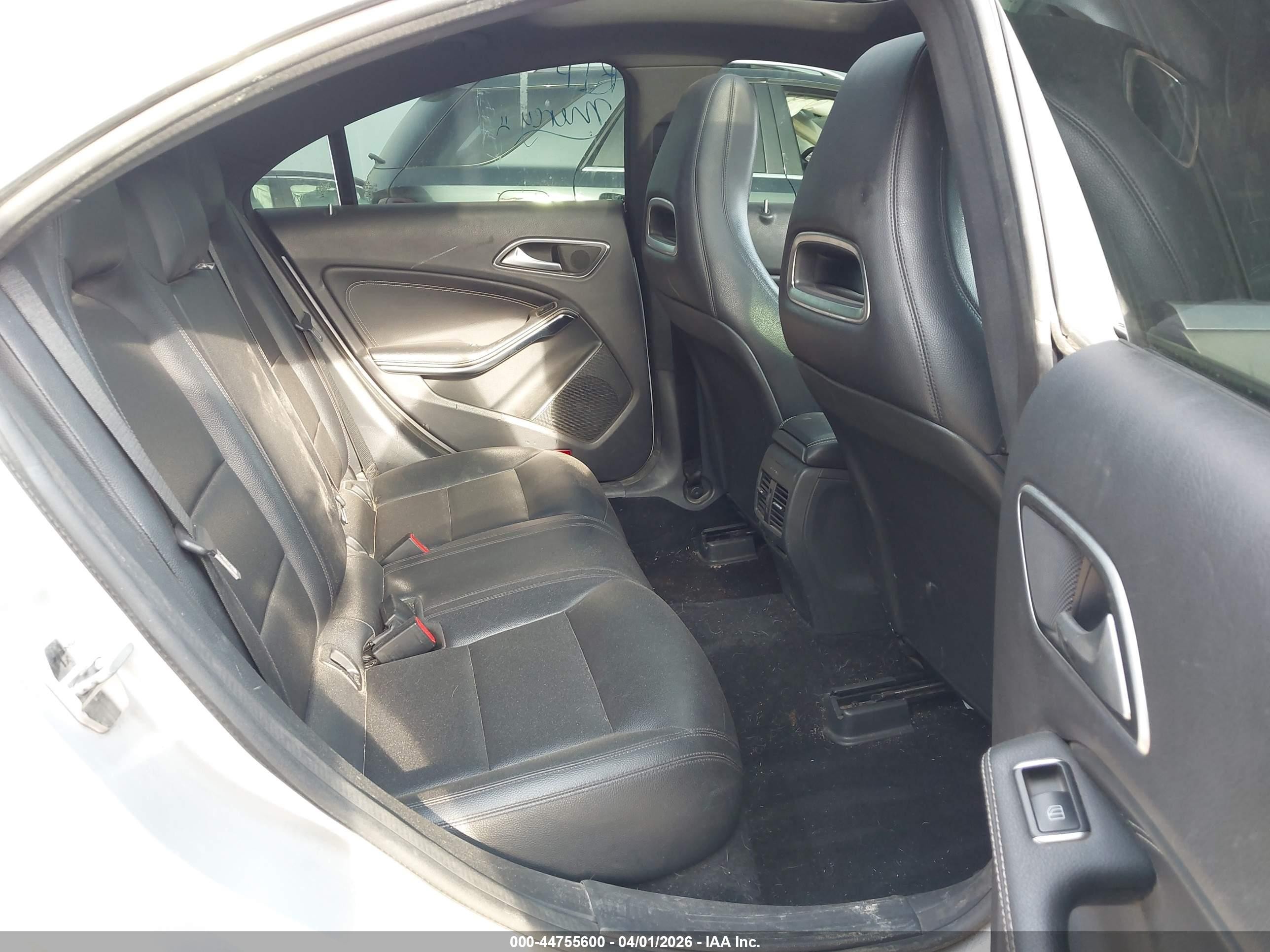 2014 Mercedes-benz Cla 250   Silver vin: WDDSJ4EB3EN049524