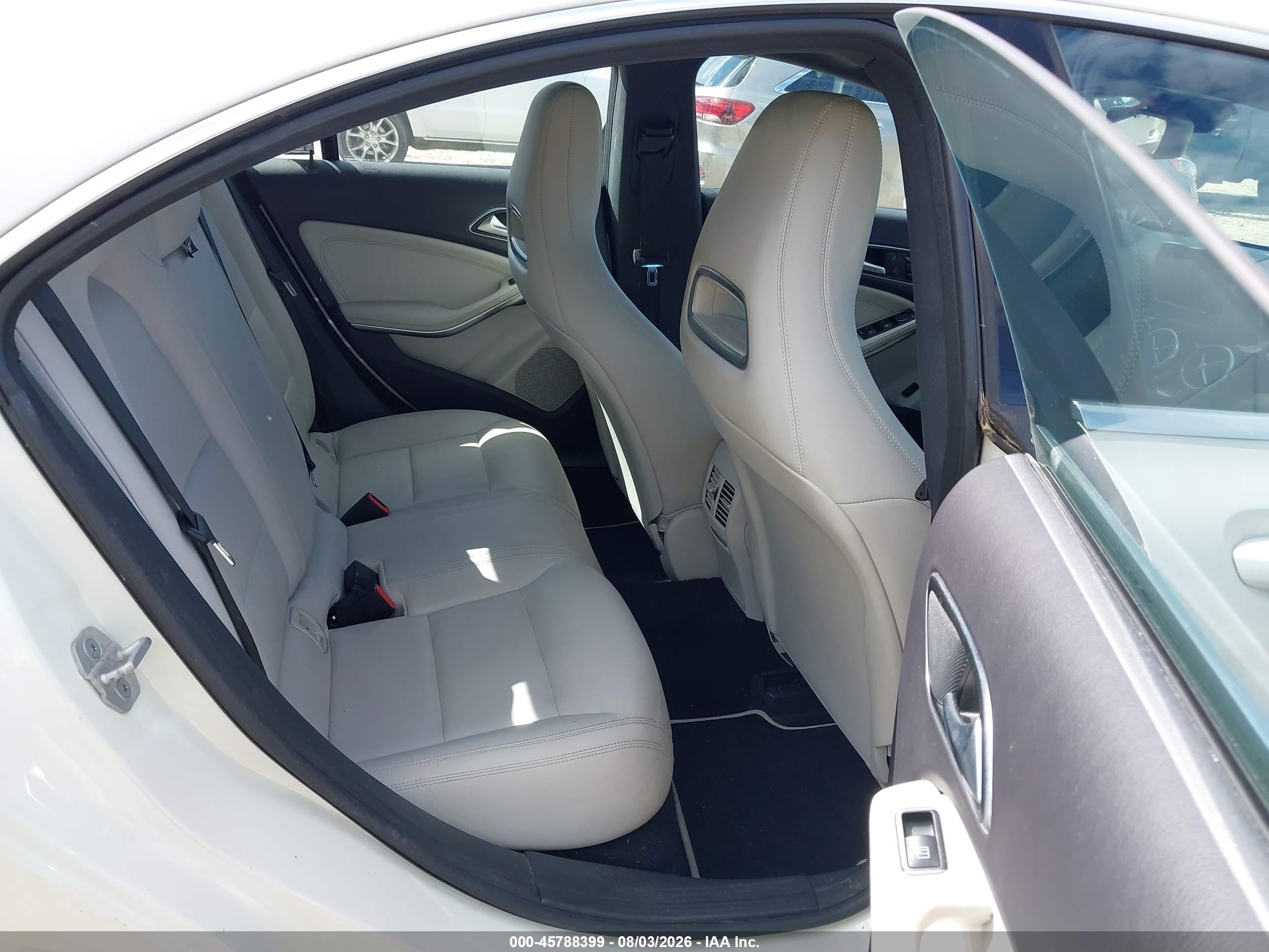 2014 Mercedes-benz Cla 250   White vin: WDDSJ4EB3EN059065
