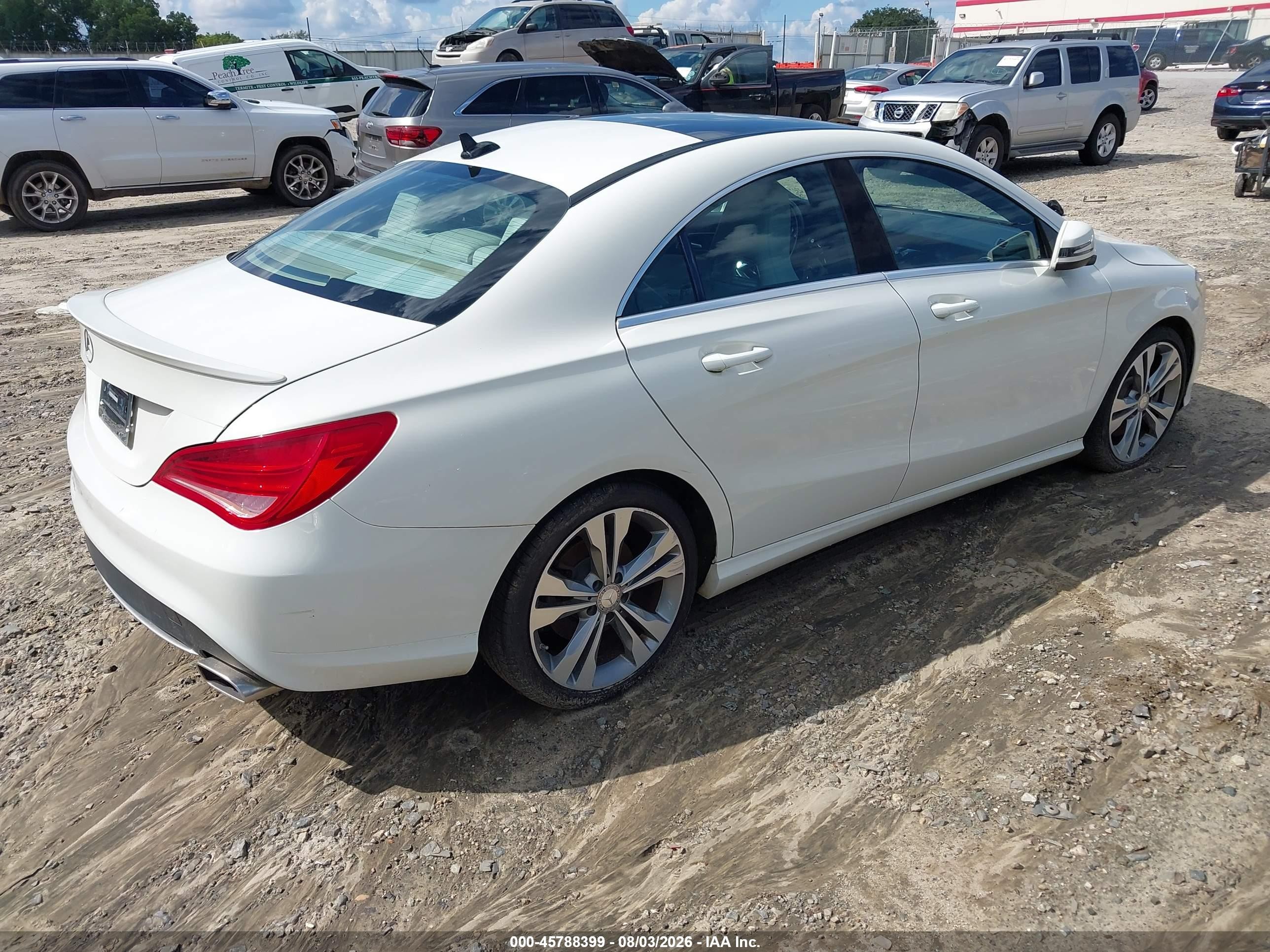 2014 Mercedes-benz Cla 250   White vin: WDDSJ4EB3EN059065