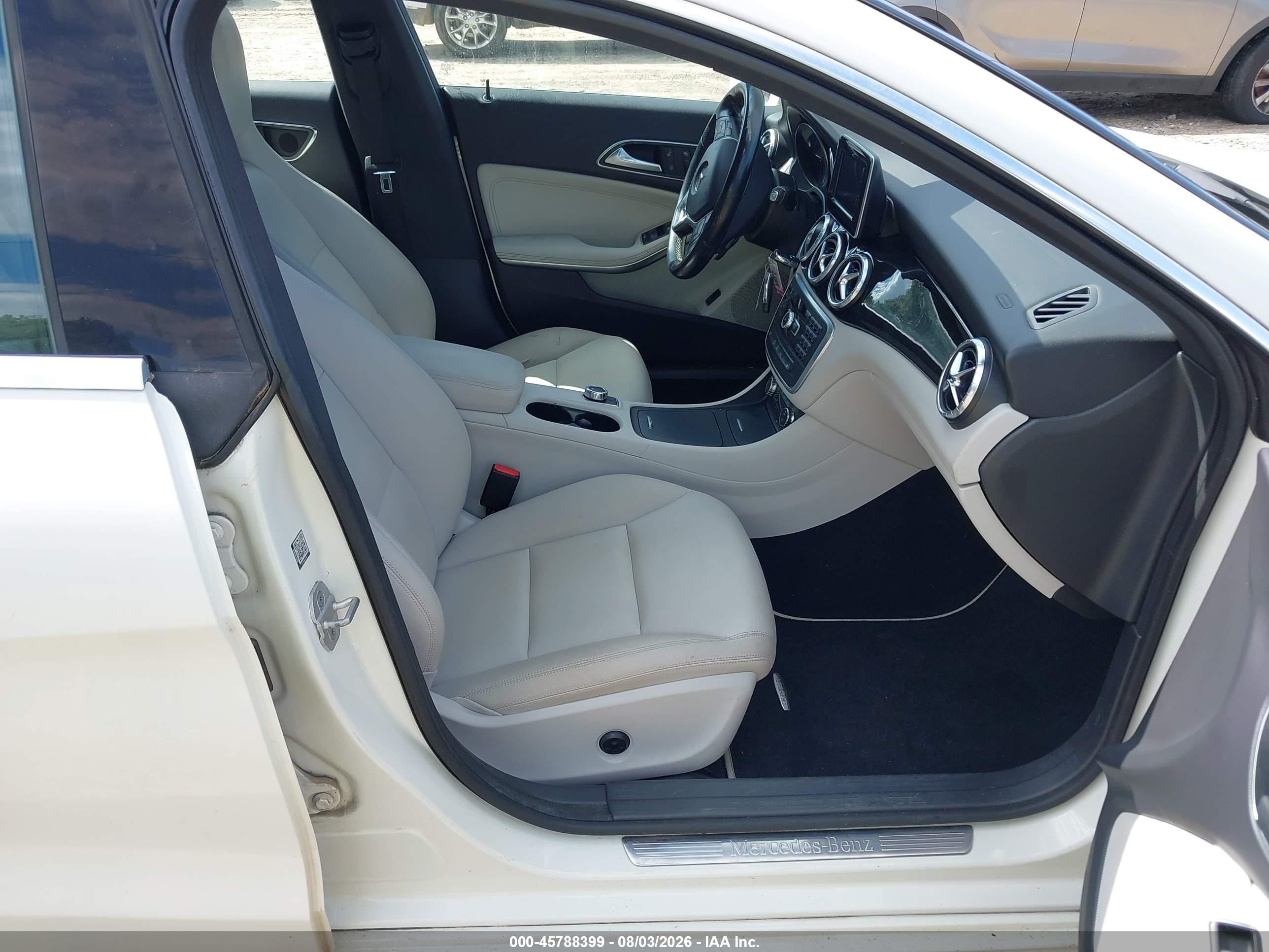 2014 Mercedes-benz Cla 250   White vin: WDDSJ4EB3EN059065