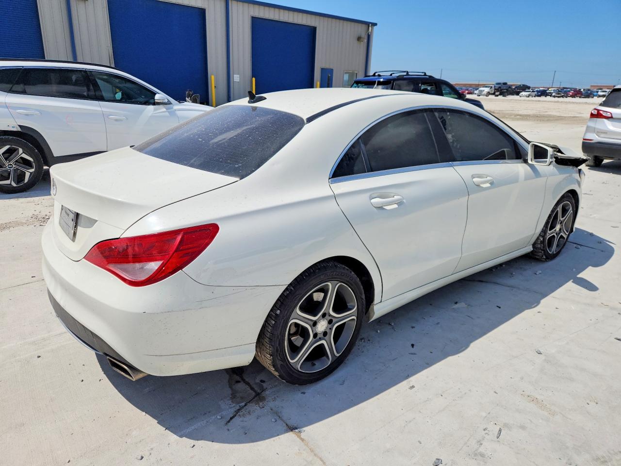 2014 Mercedes-benz Cla 250 White vin: WDDSJ4EB3EN100861