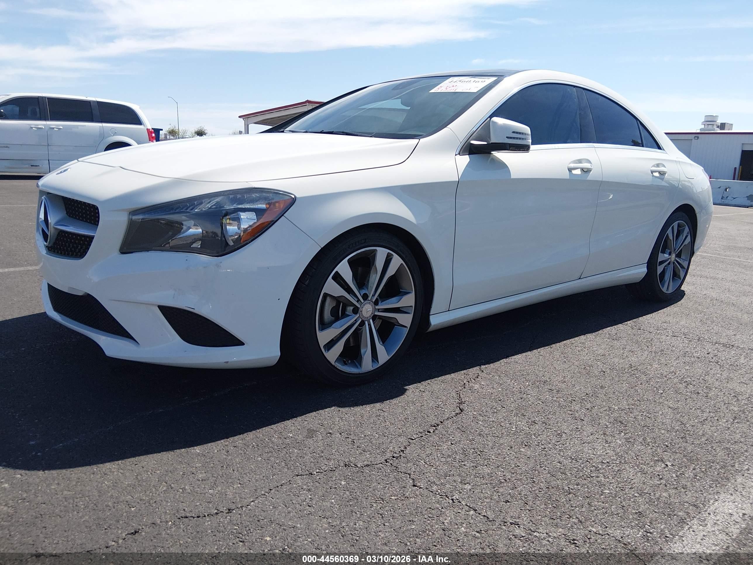 2014 Mercedes-benz Cla 250 Белый vin: WDDSJ4EB3EN103596