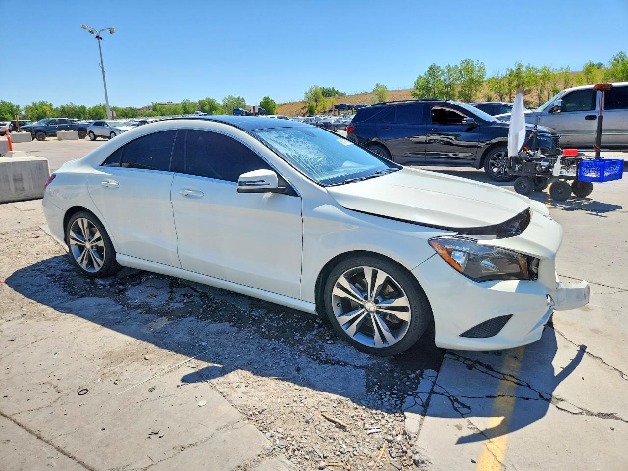 2014 Mercedes-benz Cla 250 White vin: WDDSJ4EB3EN128143