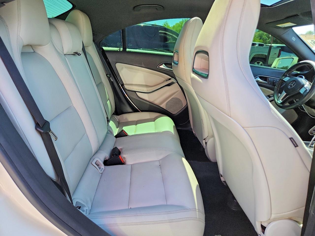 2014 Mercedes-benz Cla 250 White vin: WDDSJ4EB3EN128143