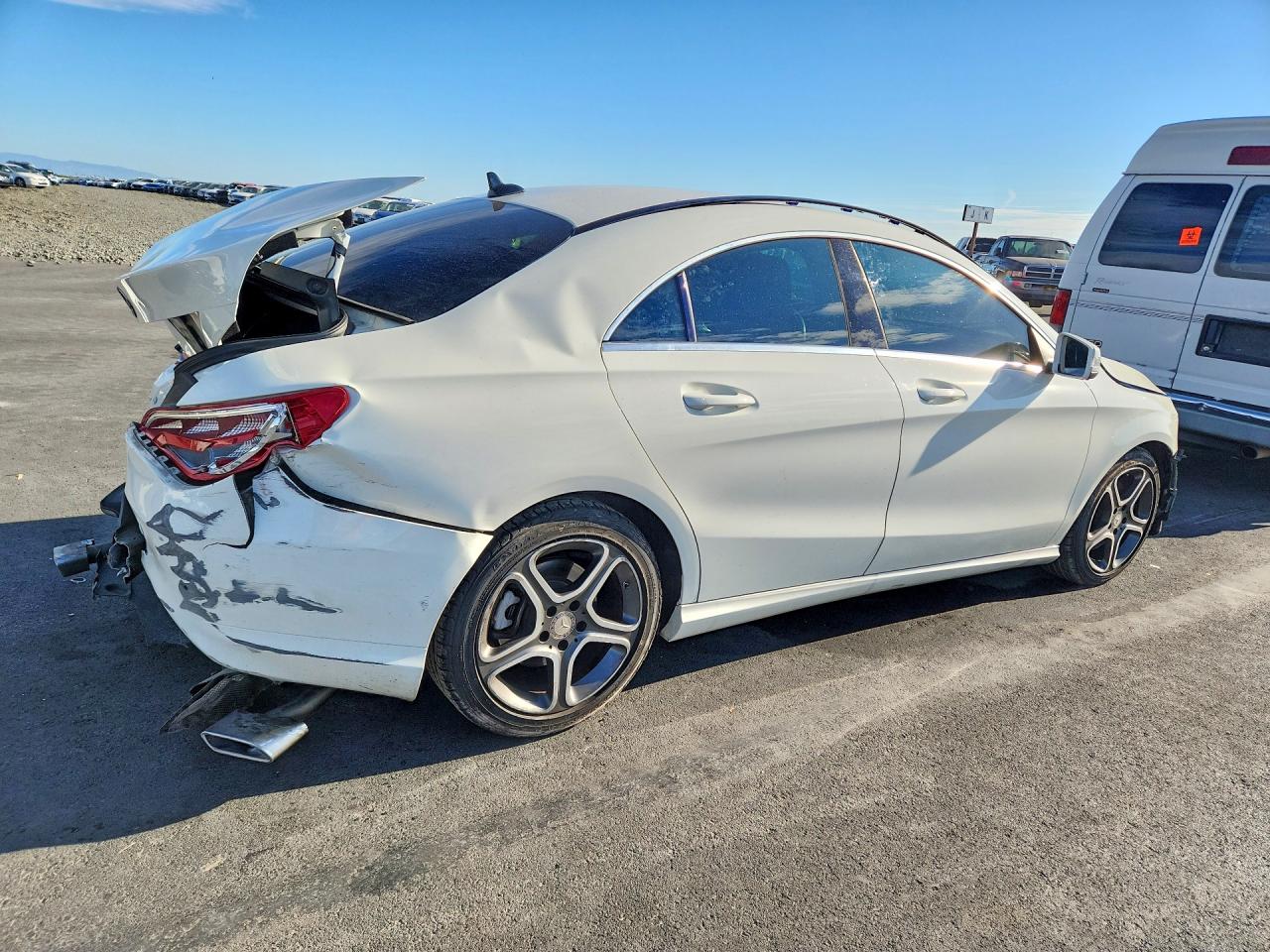 2014 Mercedes-benz Cla 250 White vin: WDDSJ4EB3EN157108