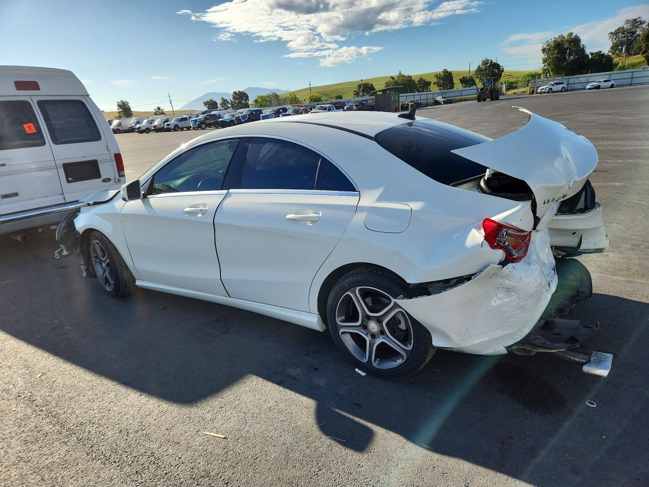 2014 Mercedes-benz Cla 250 White vin: WDDSJ4EB3EN157108