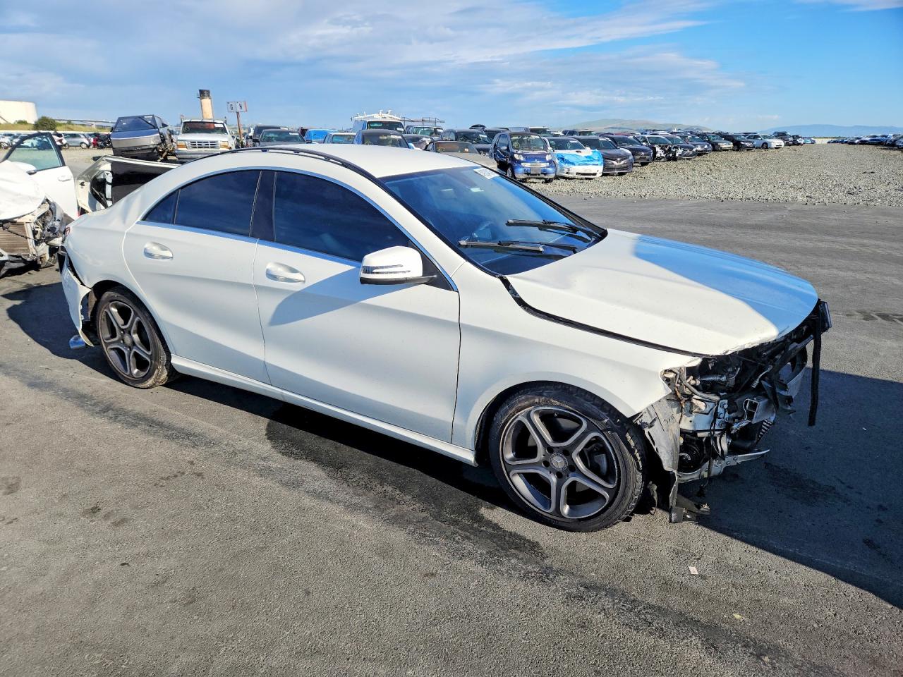 2014 Mercedes-benz Cla 250 White vin: WDDSJ4EB3EN157108
