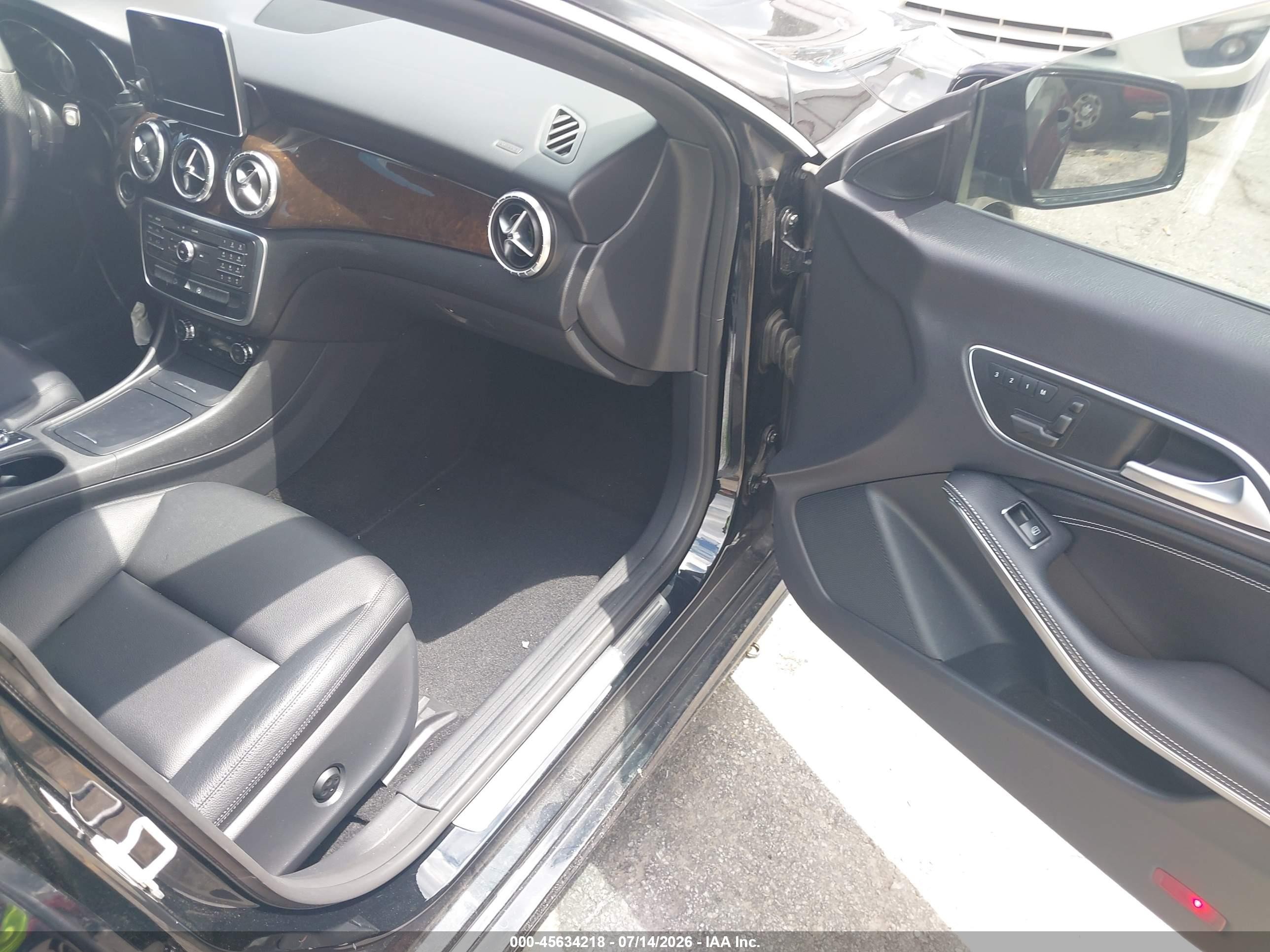 2015 Mercedes-benz Cla 250   Black vin: WDDSJ4EB3FN171561