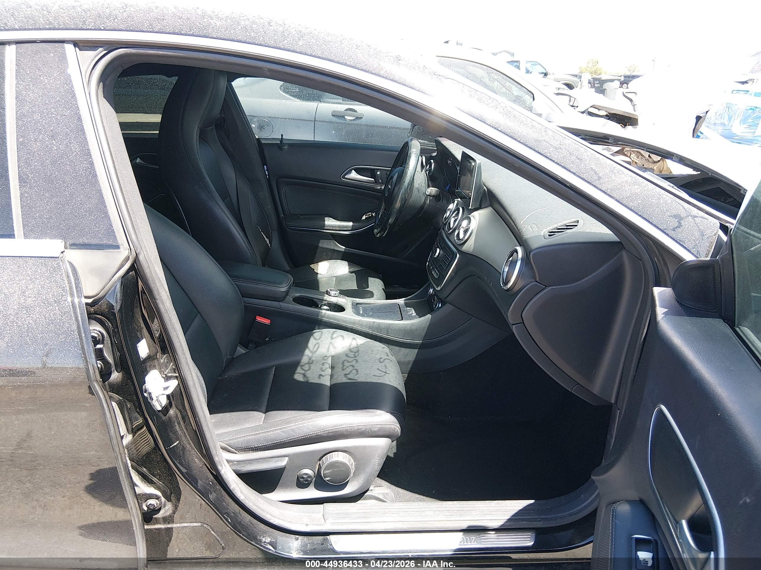 2015 Mercedes-benz Cla 250   Черный vin: WDDSJ4EB3FN283602