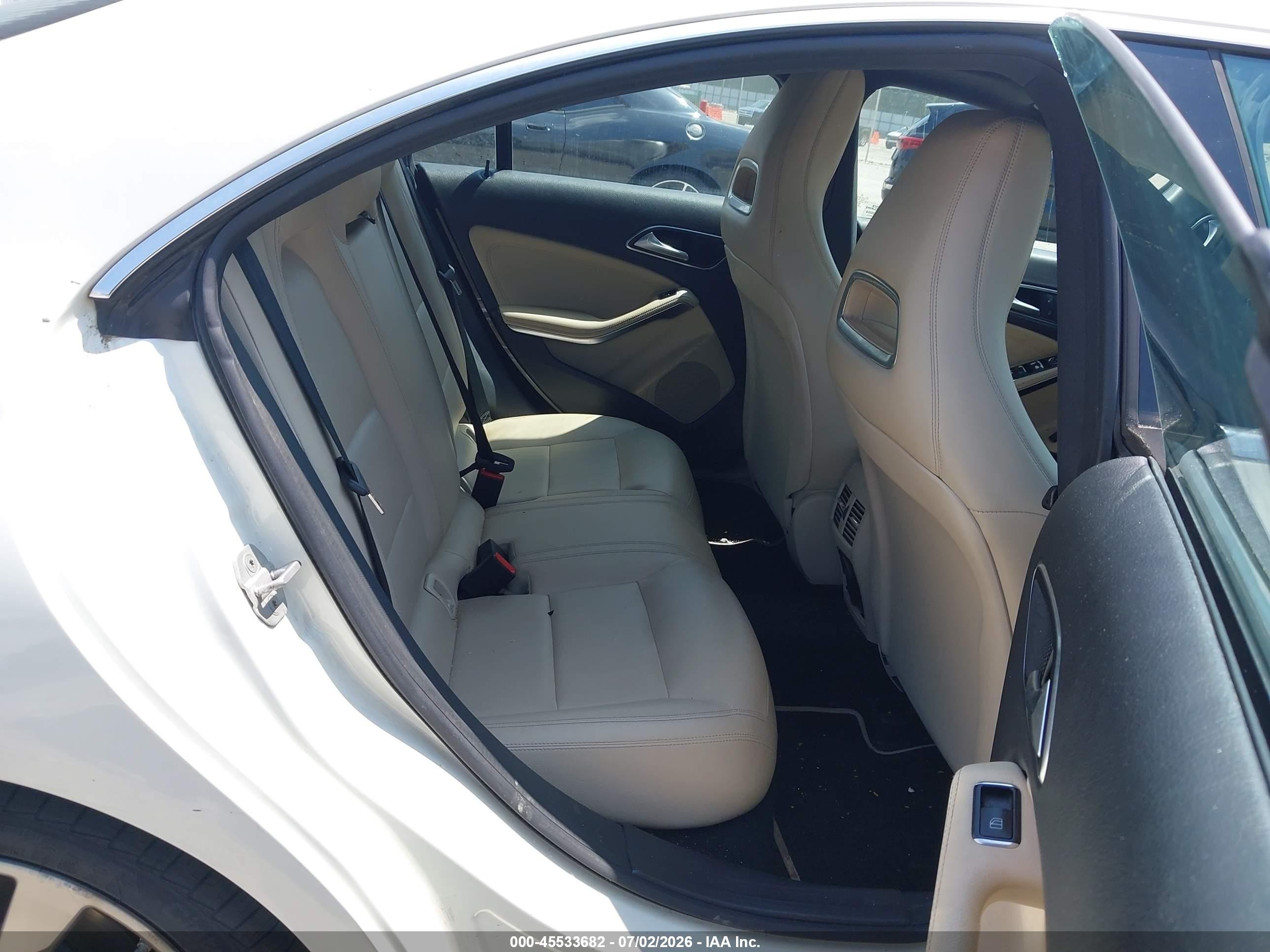 2014 Mercedes-benz Cla 250   White vin: WDDSJ4EB4EN040041