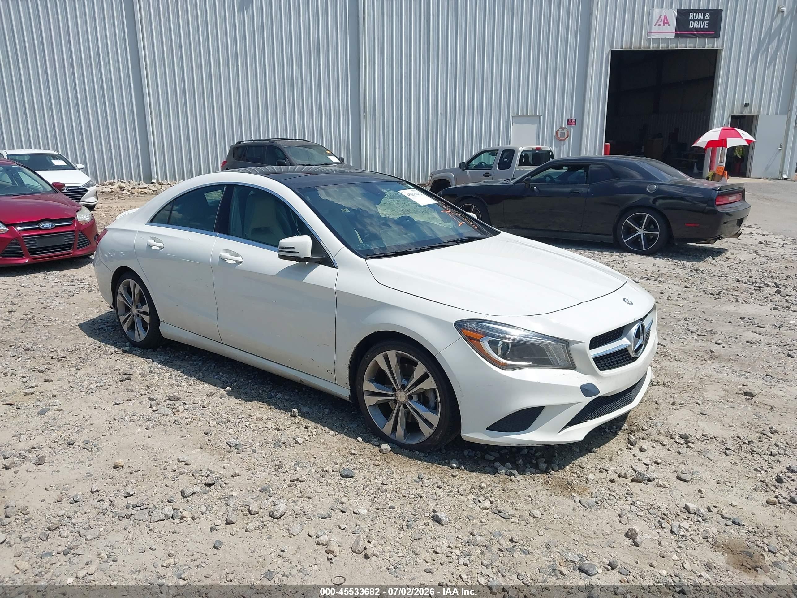 2014 Mercedes-benz Cla 250   White vin: WDDSJ4EB4EN040041