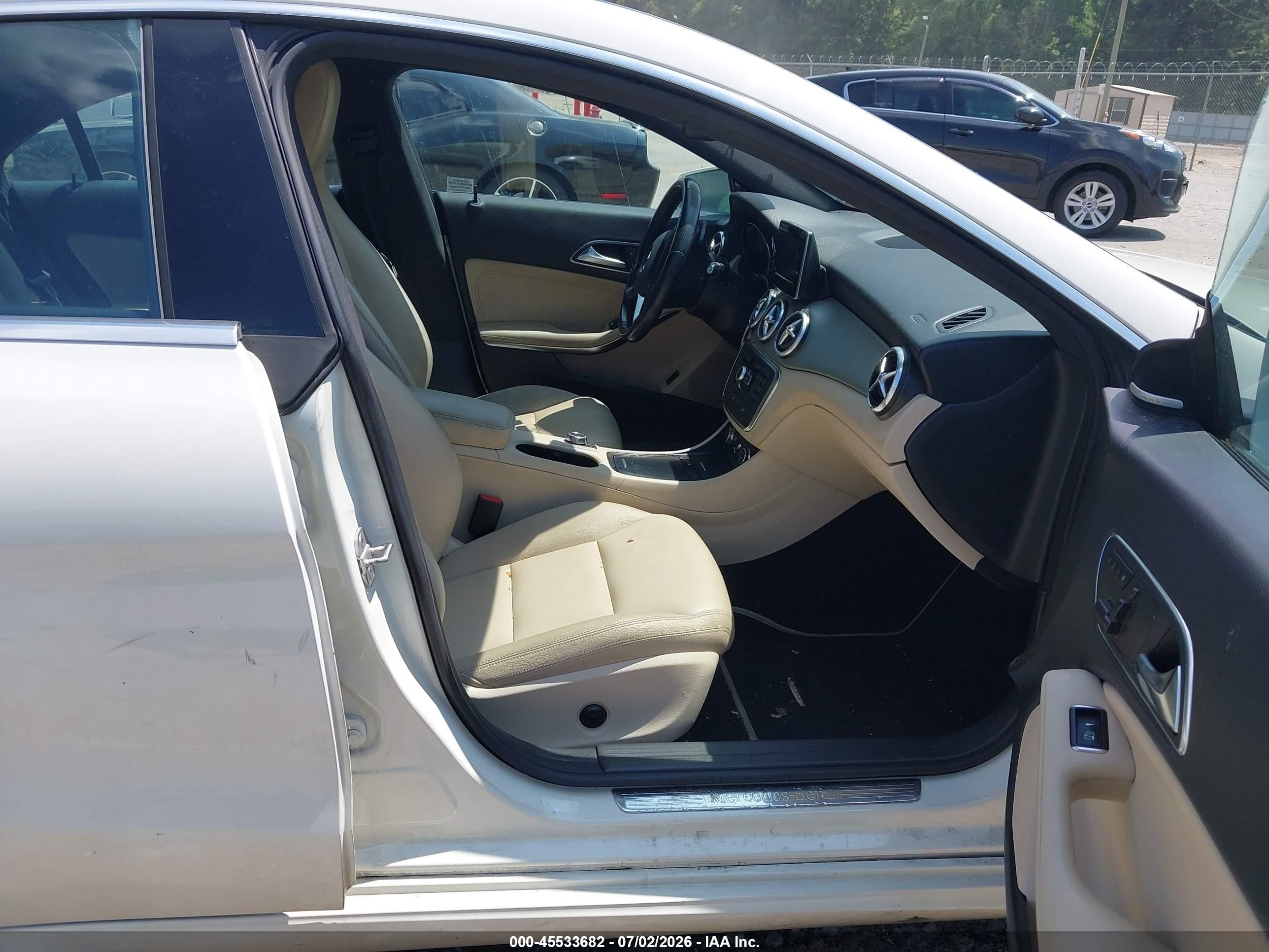 2014 Mercedes-benz Cla 250   White vin: WDDSJ4EB4EN040041
